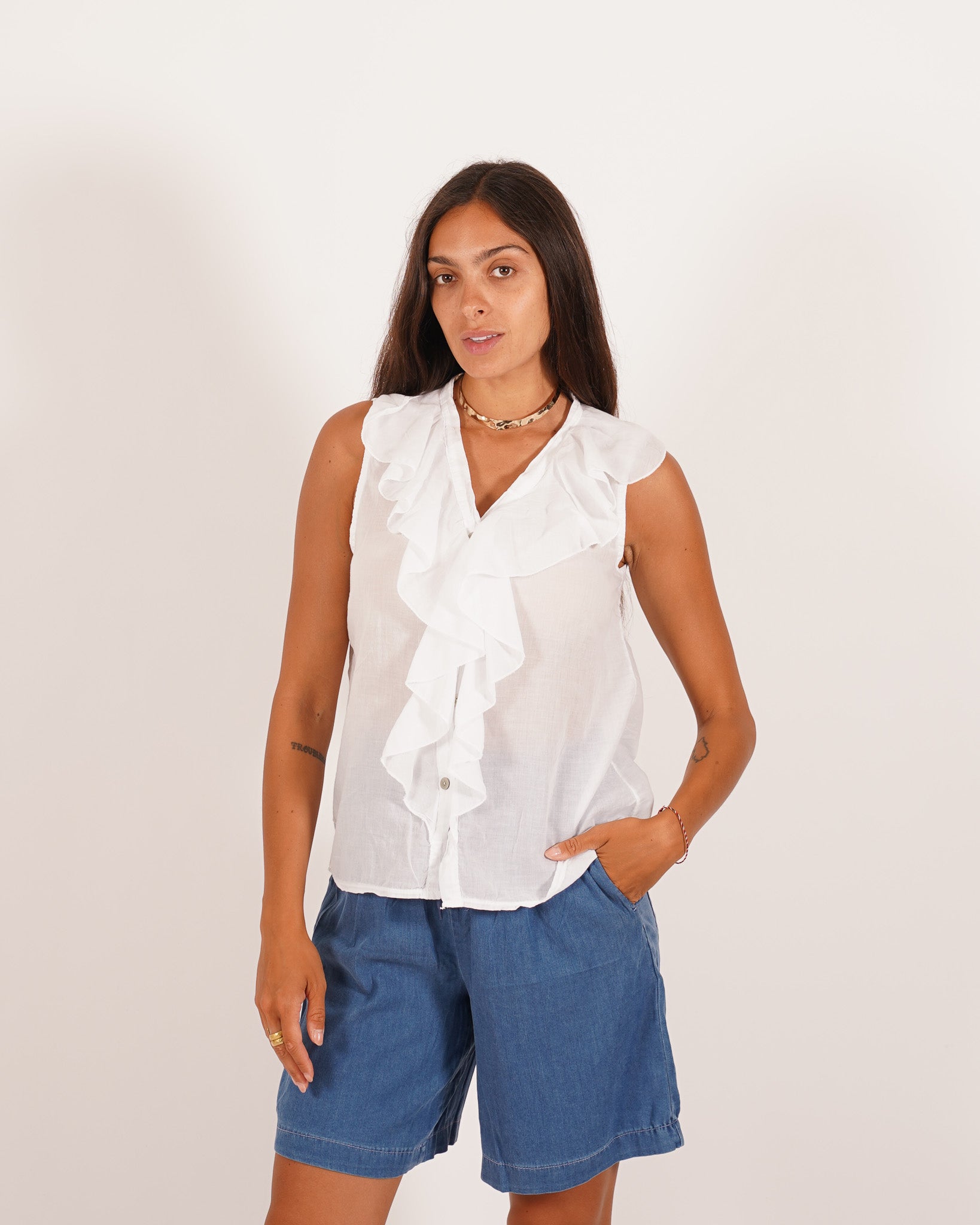 Blusa smanicata con rouche frontale - Priscilla