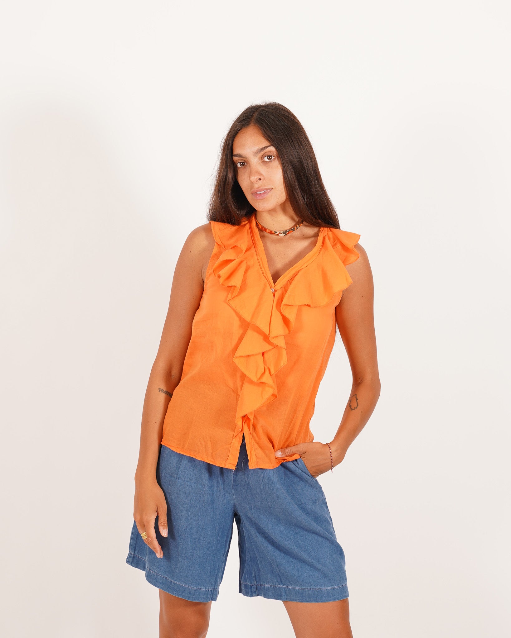 Blusa smanicata con rouche frontale - Priscilla