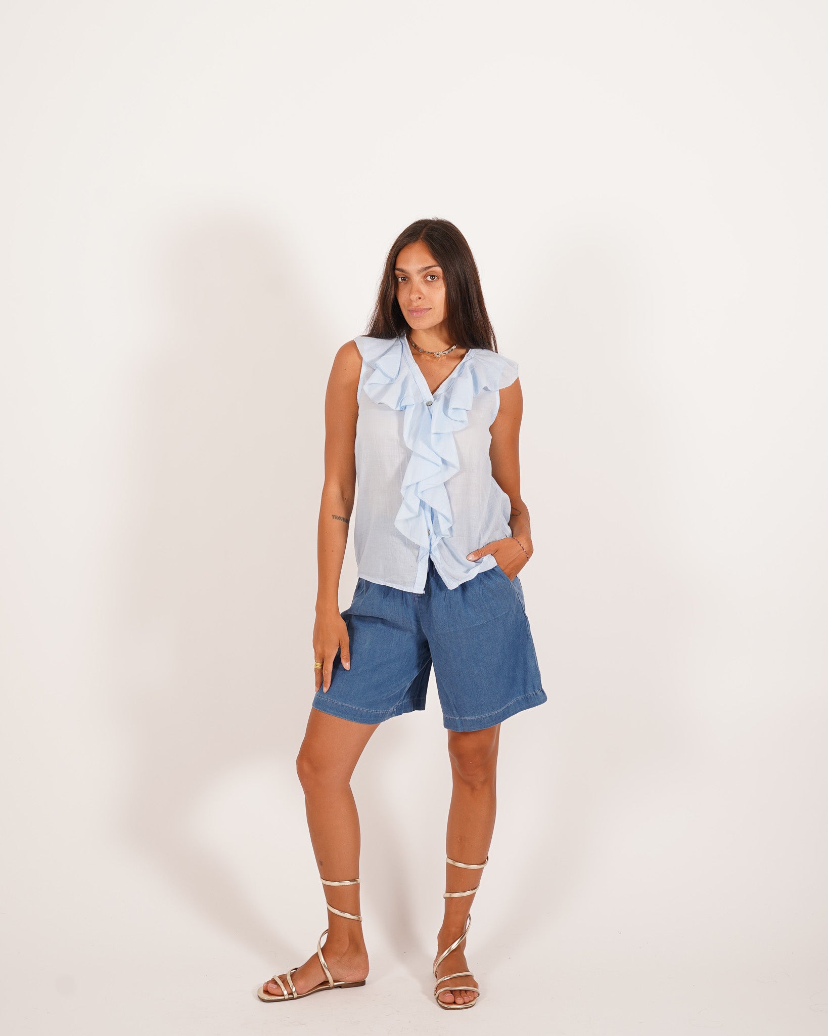 Blusa smanicata con rouche frontale - Priscilla