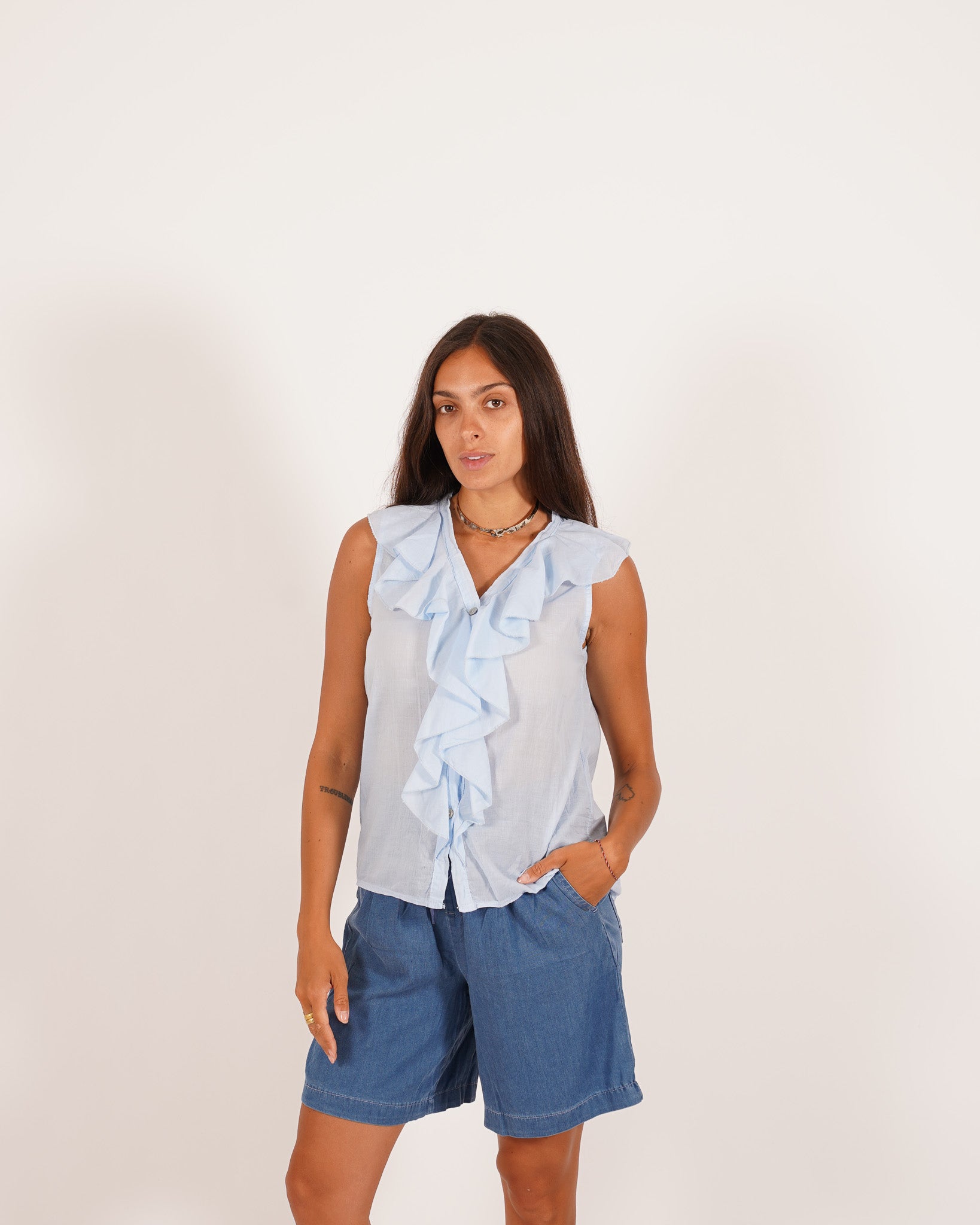 Blusa smanicata con rouche frontale - Priscilla