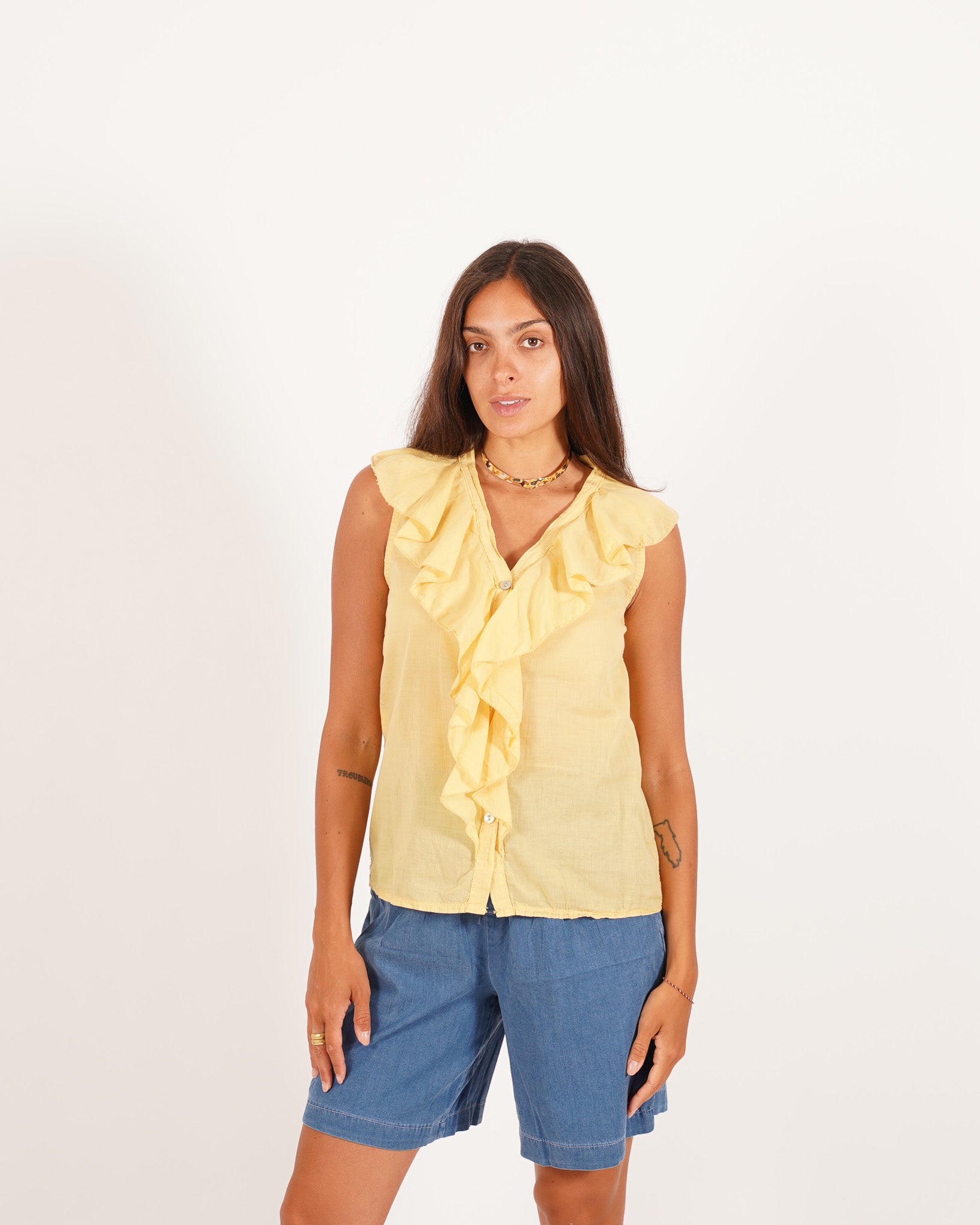 Blusa smanicata con rouche frontale - Priscilla