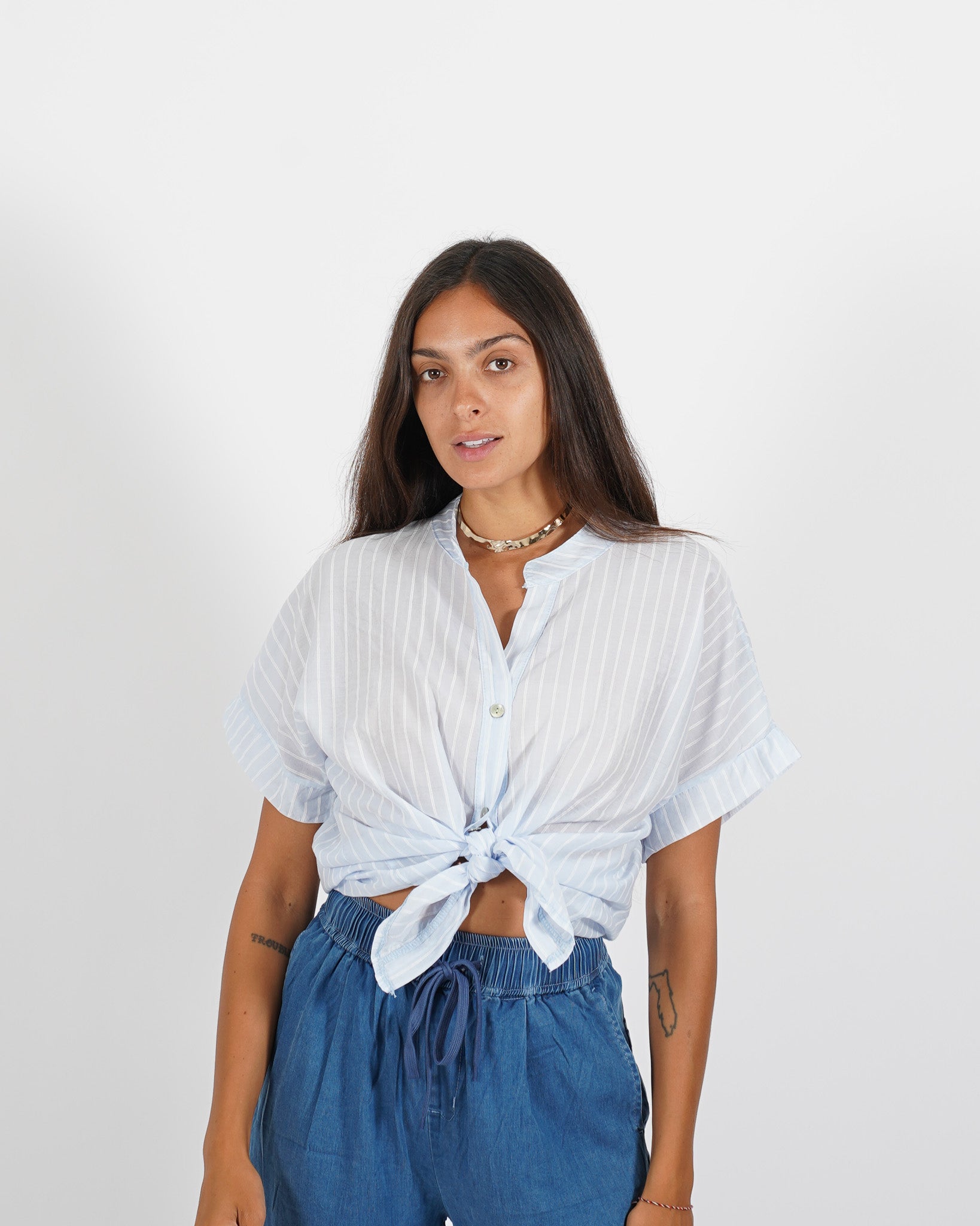Camicia rigata mezza manica e nodo frontale - Adriana
