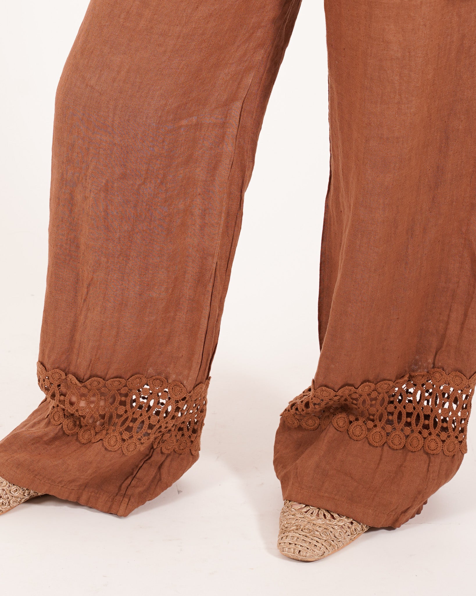 Pantaloni con elastico e passamaneria sul fondo - Caneira