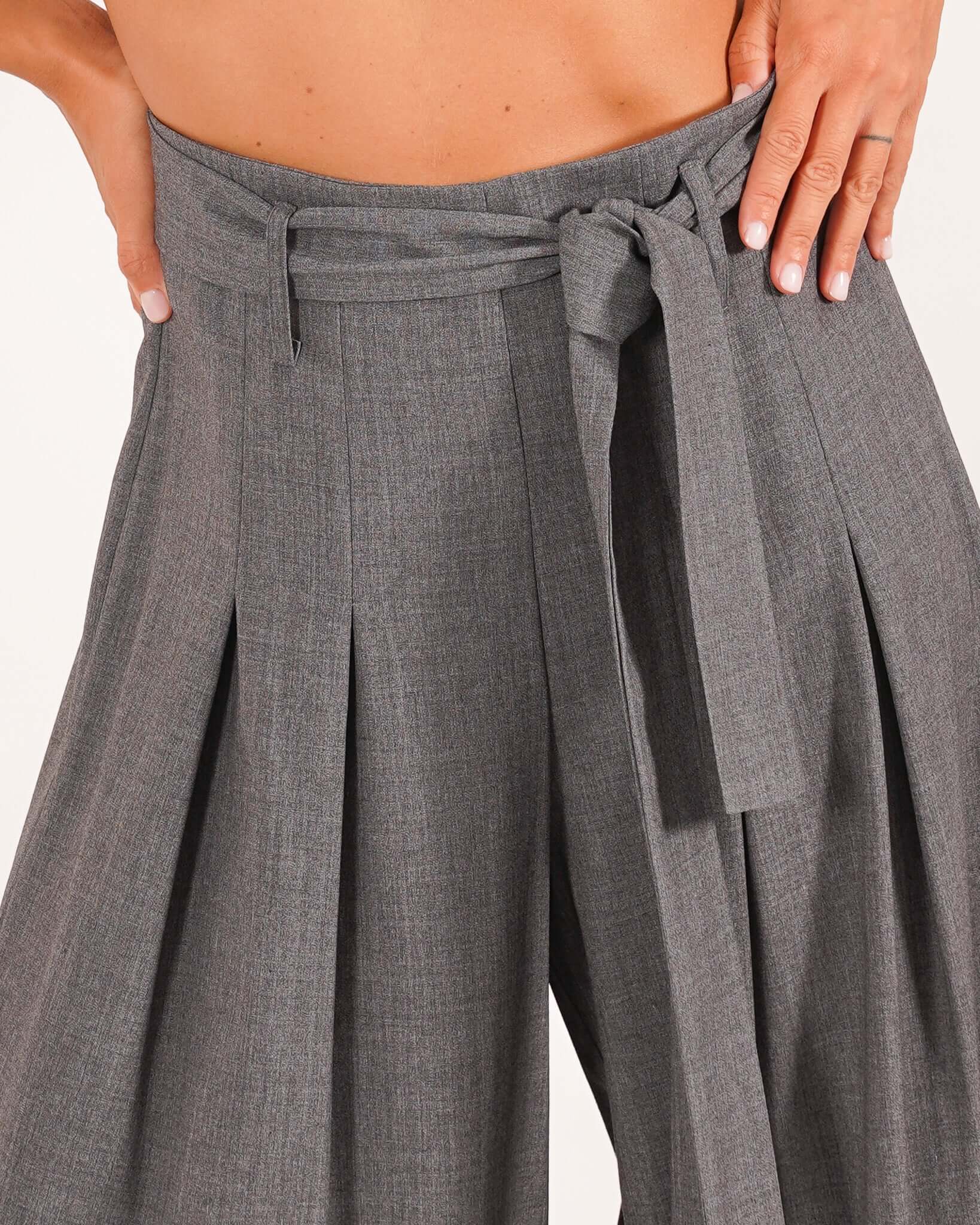 Pantaloni vita alta con pence e gamba larga - Liviana