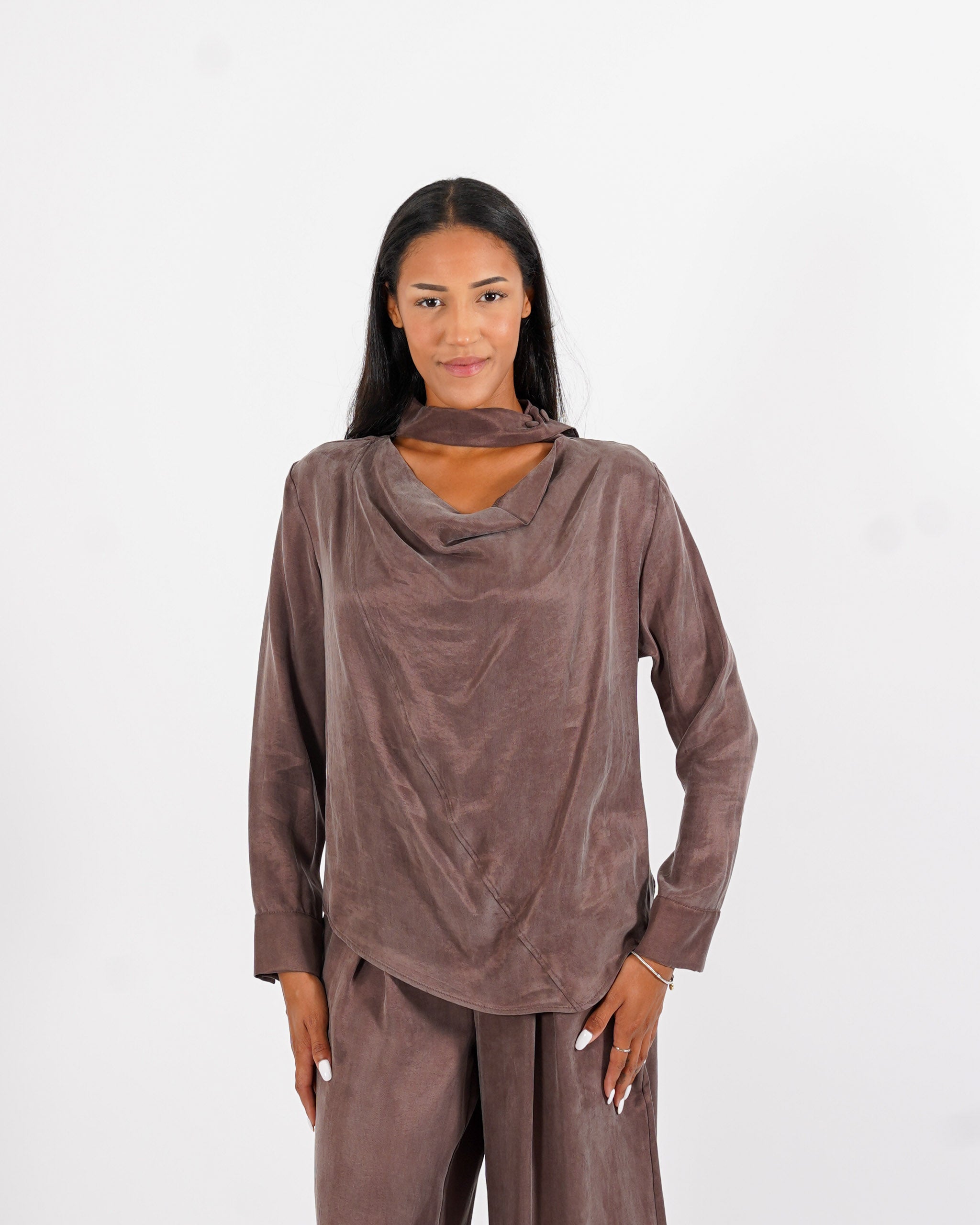 Blusa collo a gronda con bottone - Sierra