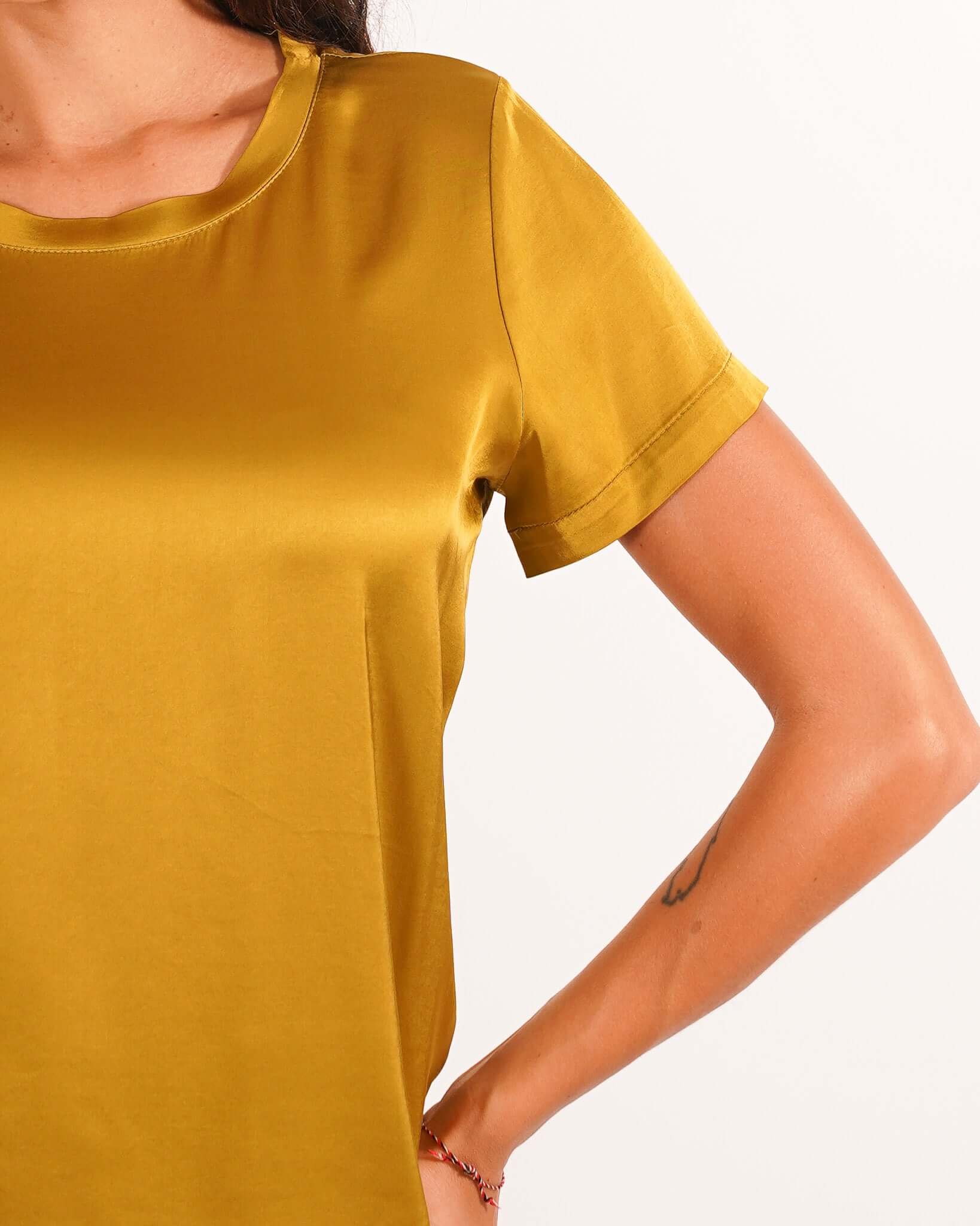 Blusa girocollo mezza manica in raso - Rewill