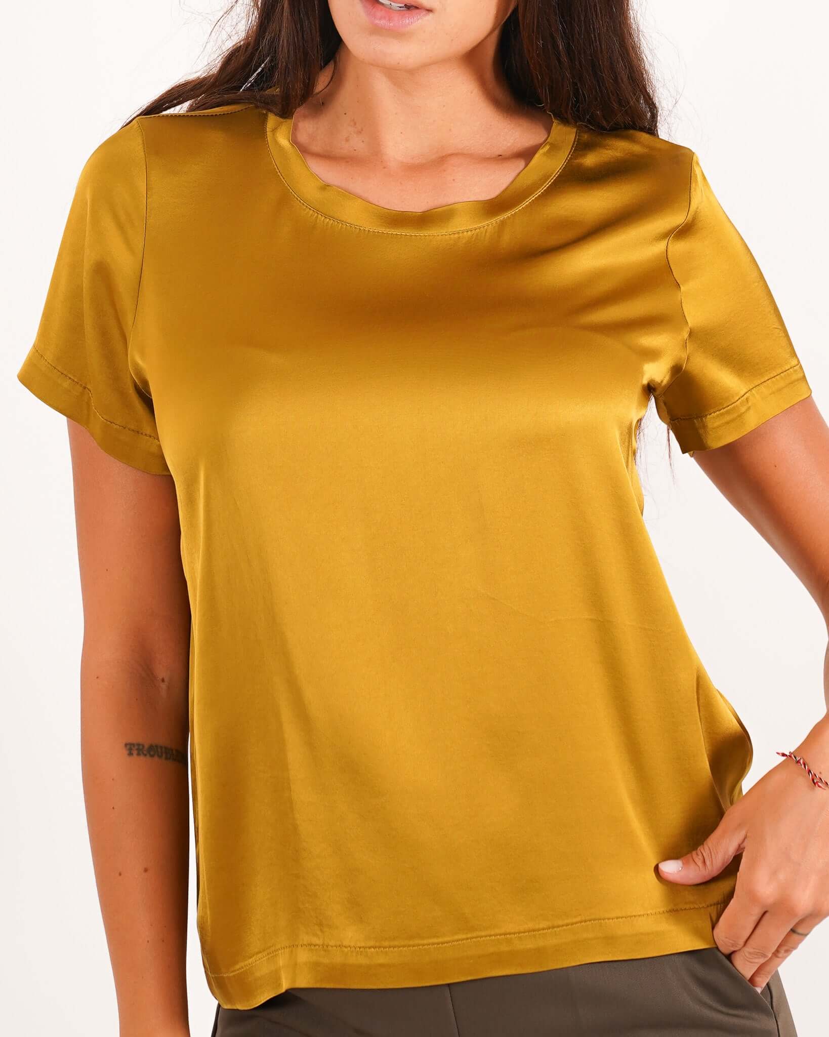 Blusa girocollo mezza manica in raso - Rewill