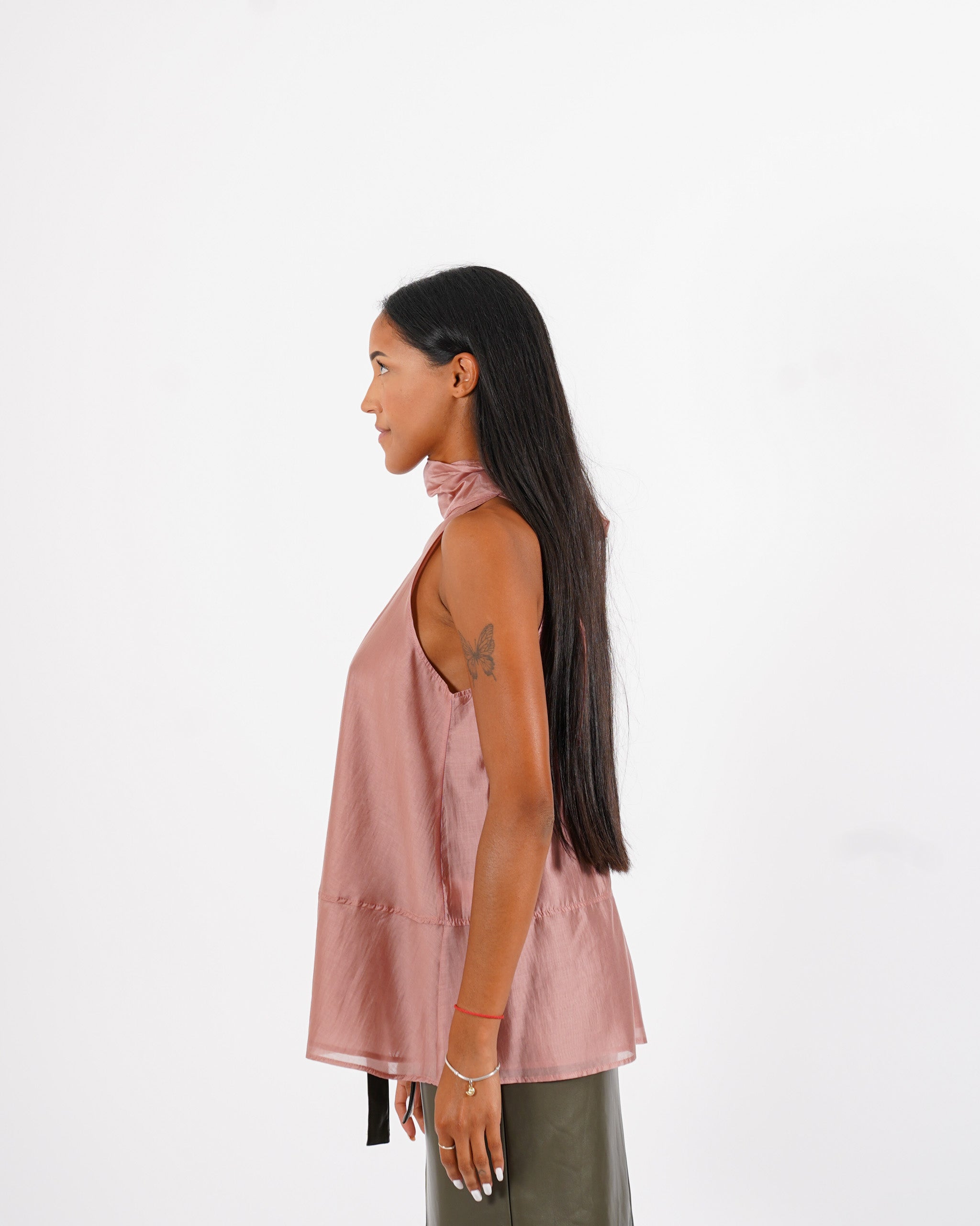 Blusa smanicata con fiocco sul retro - Daina
