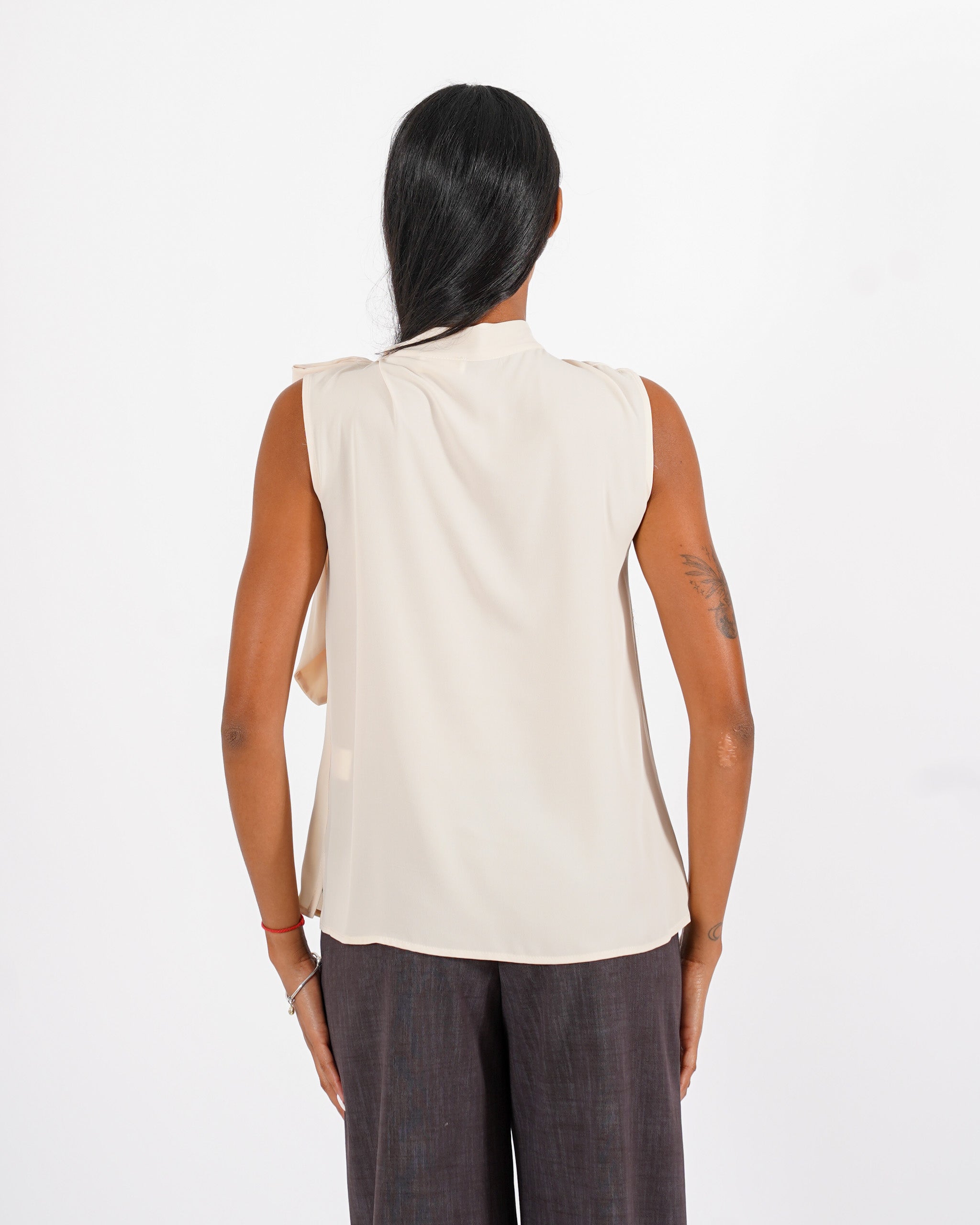 Blusa smanicata con fiocco in mano crepe - Rosetta