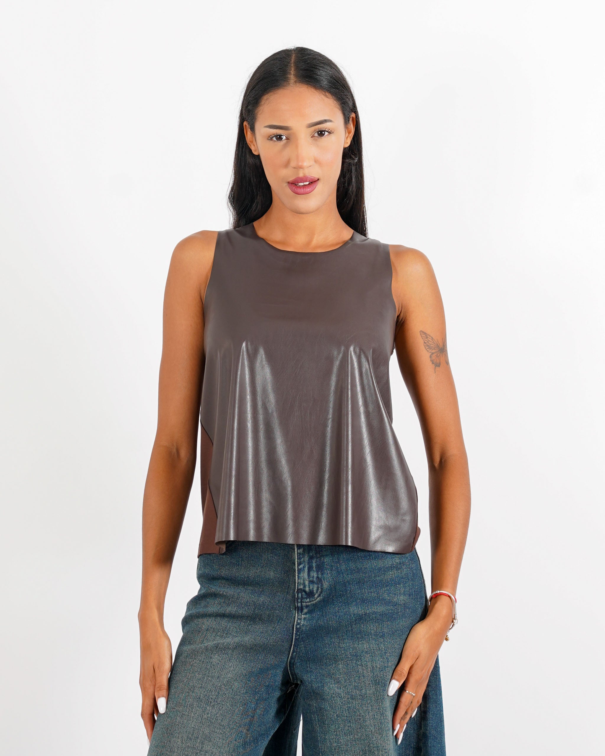 Blusa girocollo smanicata in eco pelle - Genesia - Hope Fashion