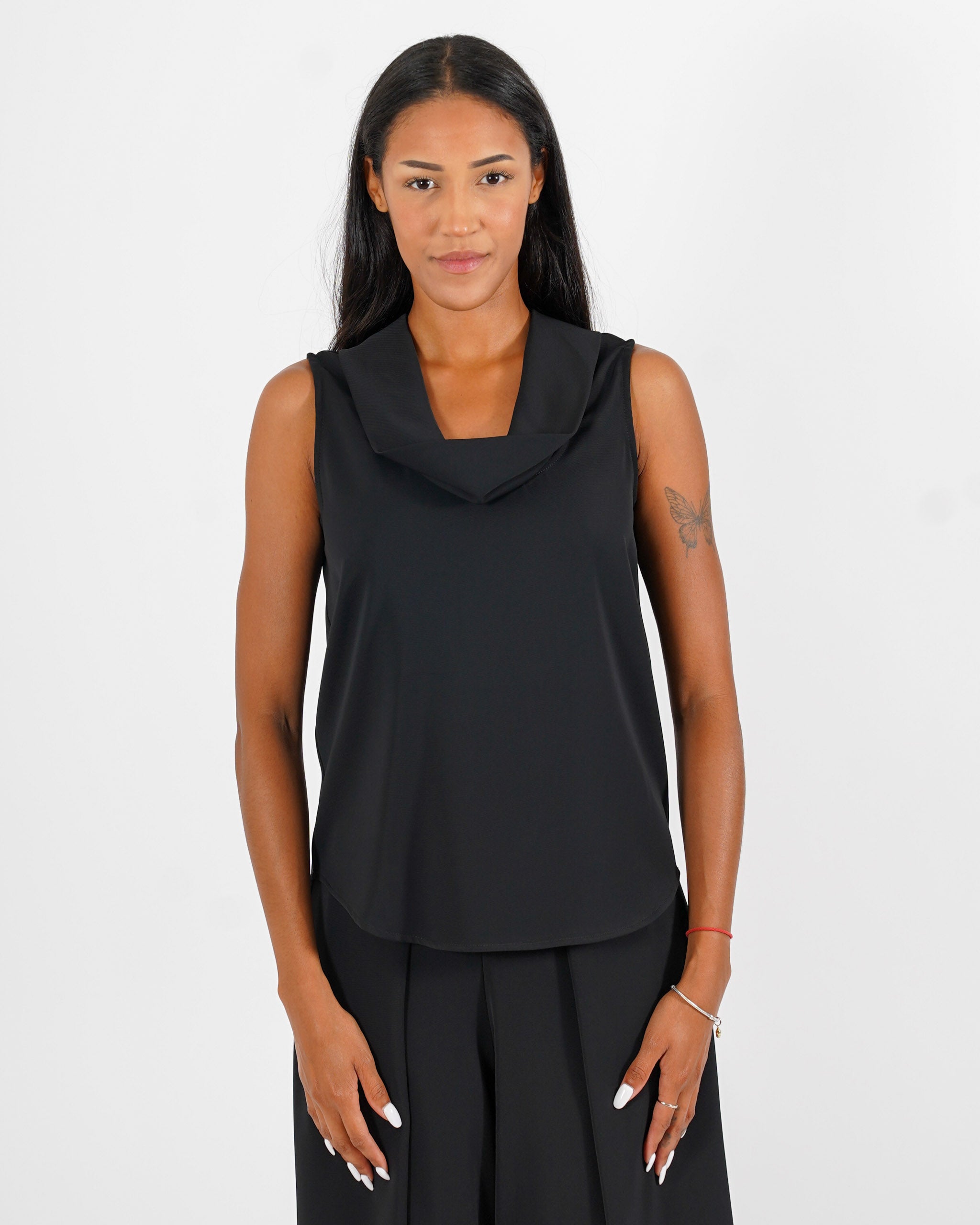 Blusa smanicata con collo ampio e fluido - Giacinta