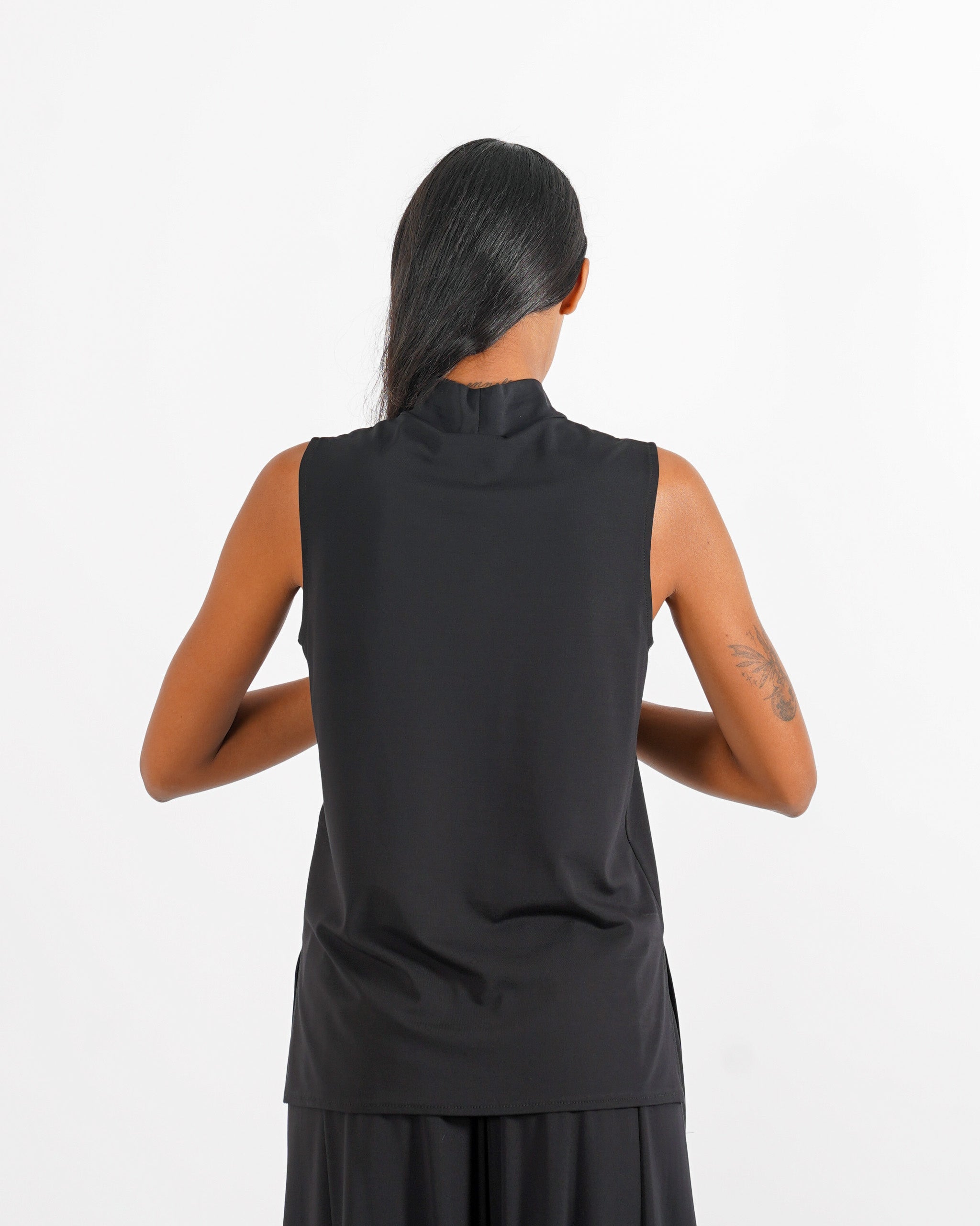 Blusa smanicata collo alto - Avventurosa