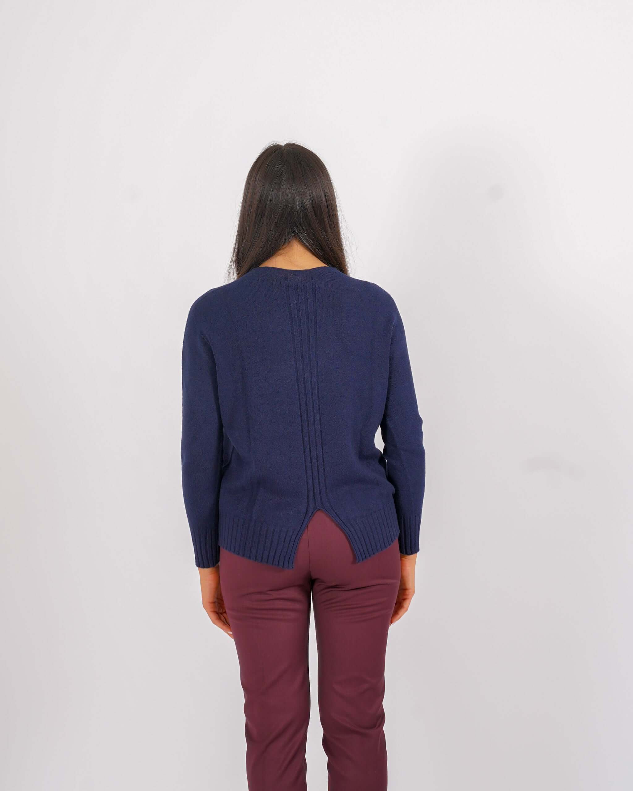 Maglia girocollo minimal con dettaglio sul retro – Biscia
