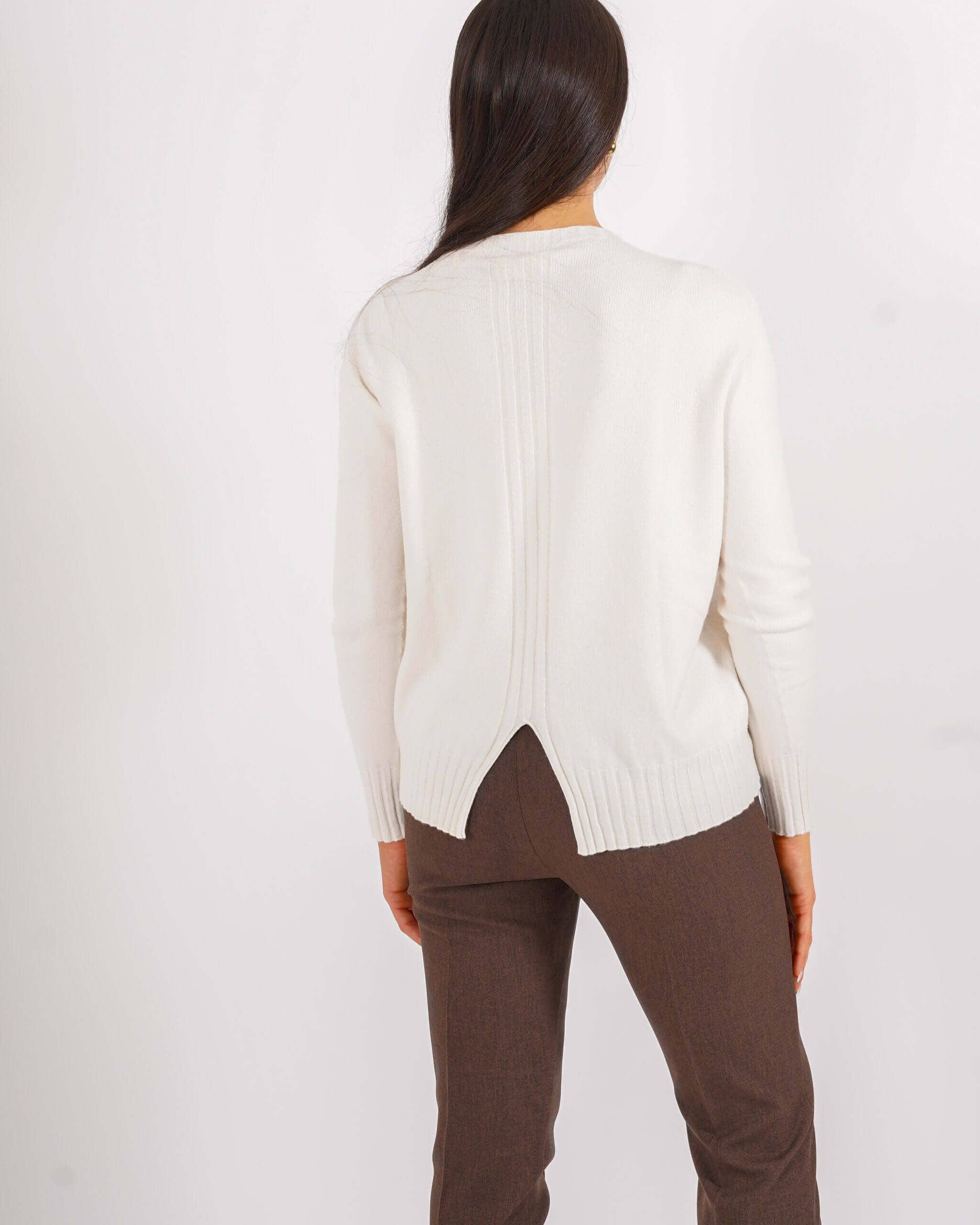 Maglia girocollo minimal con dettaglio sul retro – Biscia