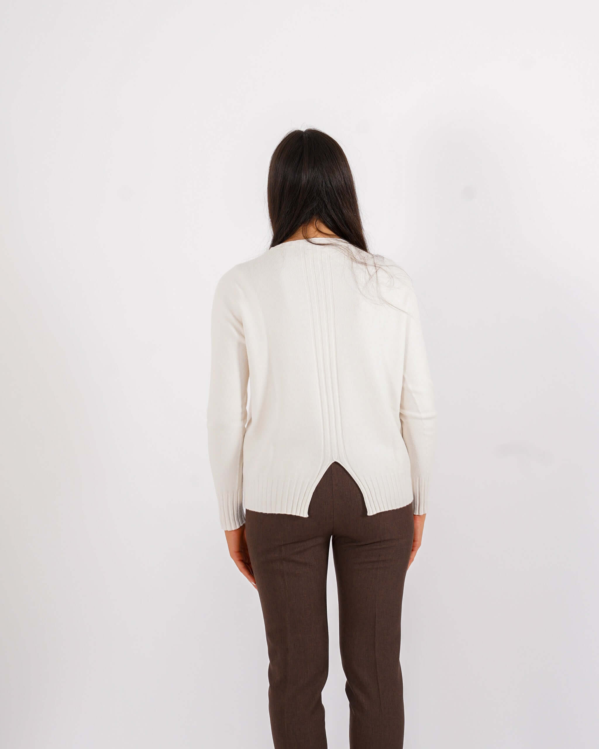 Maglia girocollo minimal con dettaglio sul retro – Biscia