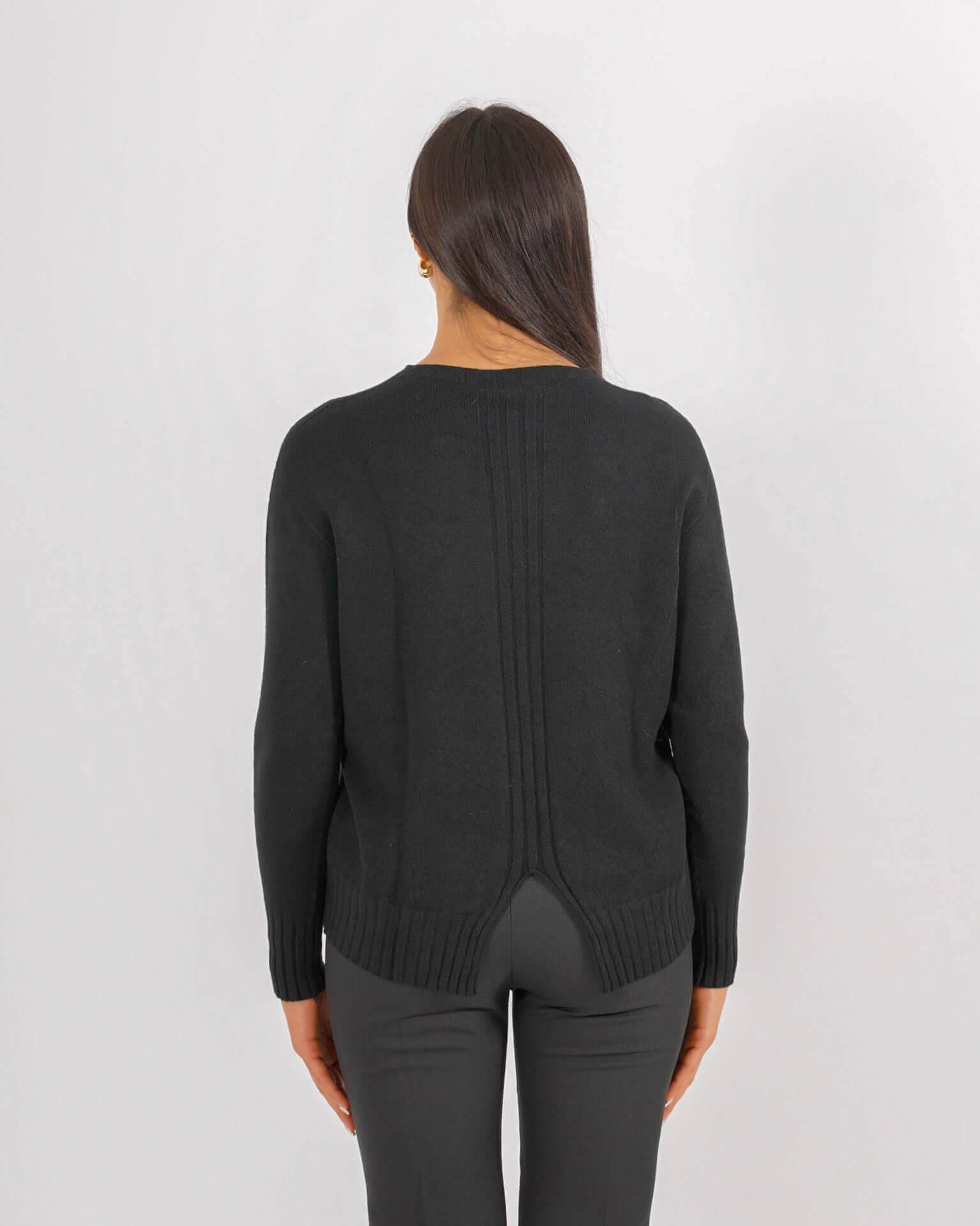 Maglia girocollo minimal con dettaglio sul retro – Biscia