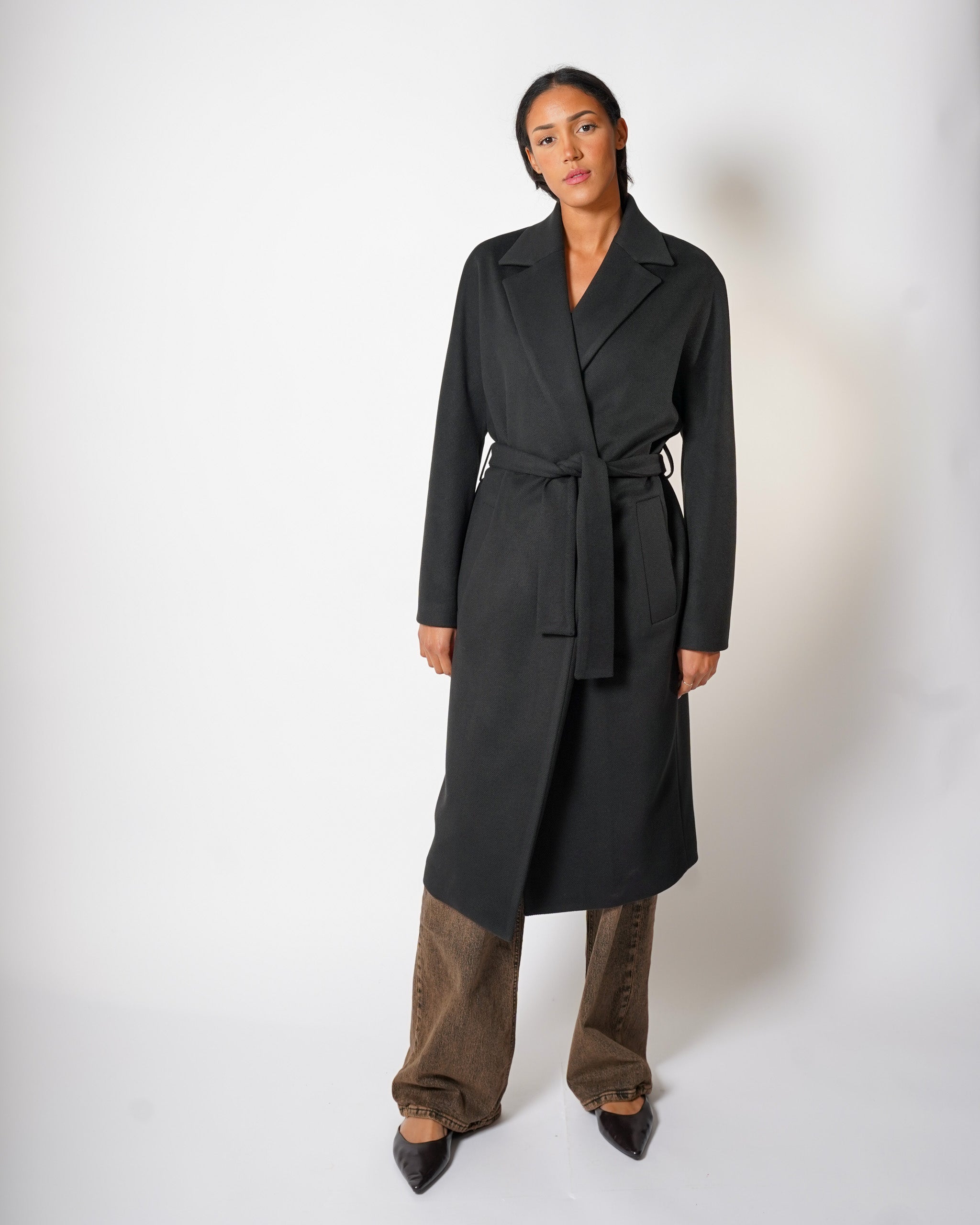 Cappotto lungo con cintura rimovibile, tasche e spalla costruita - Mister