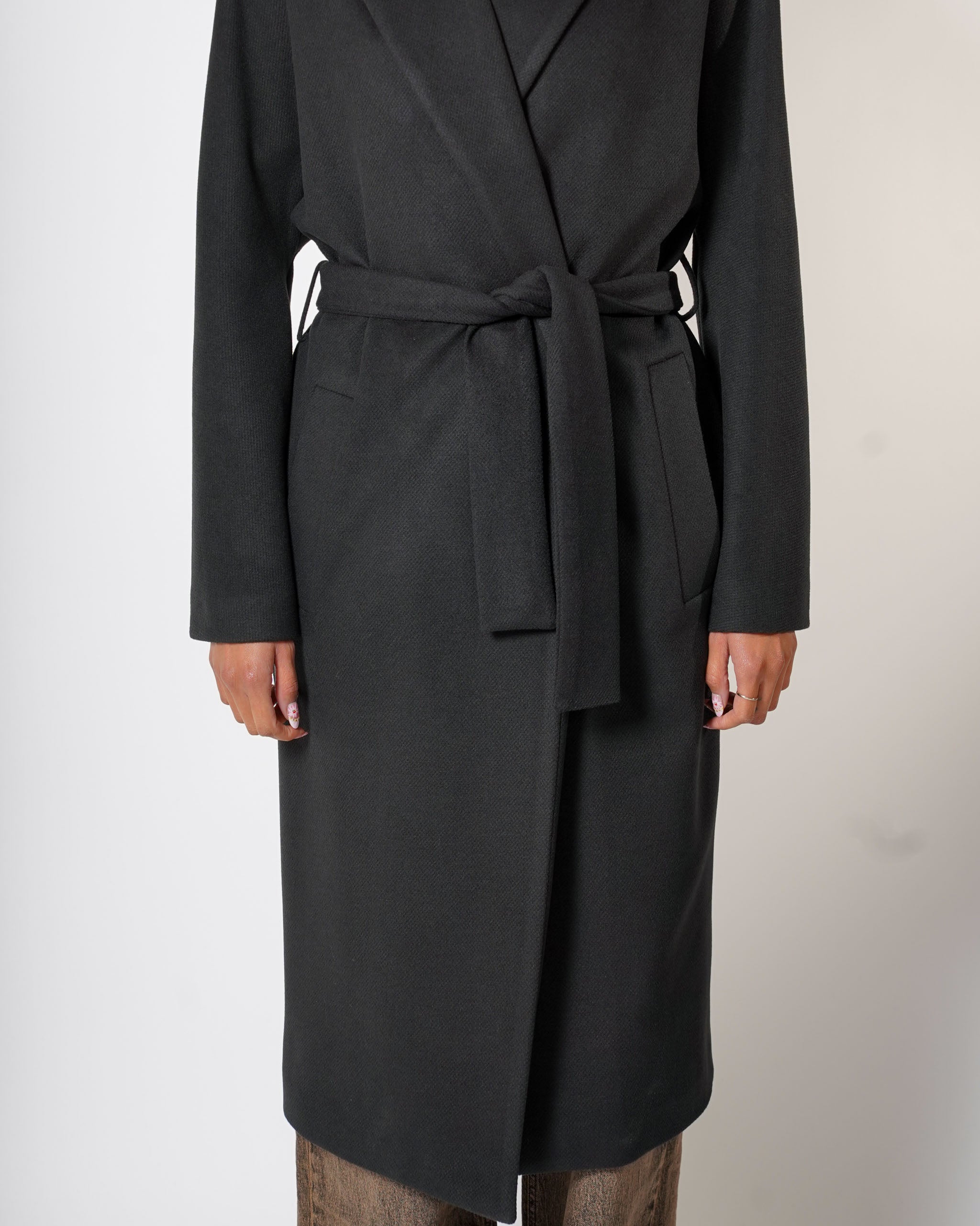 Cappotto lungo con cintura rimovibile, tasche e spalla costruita - Mister