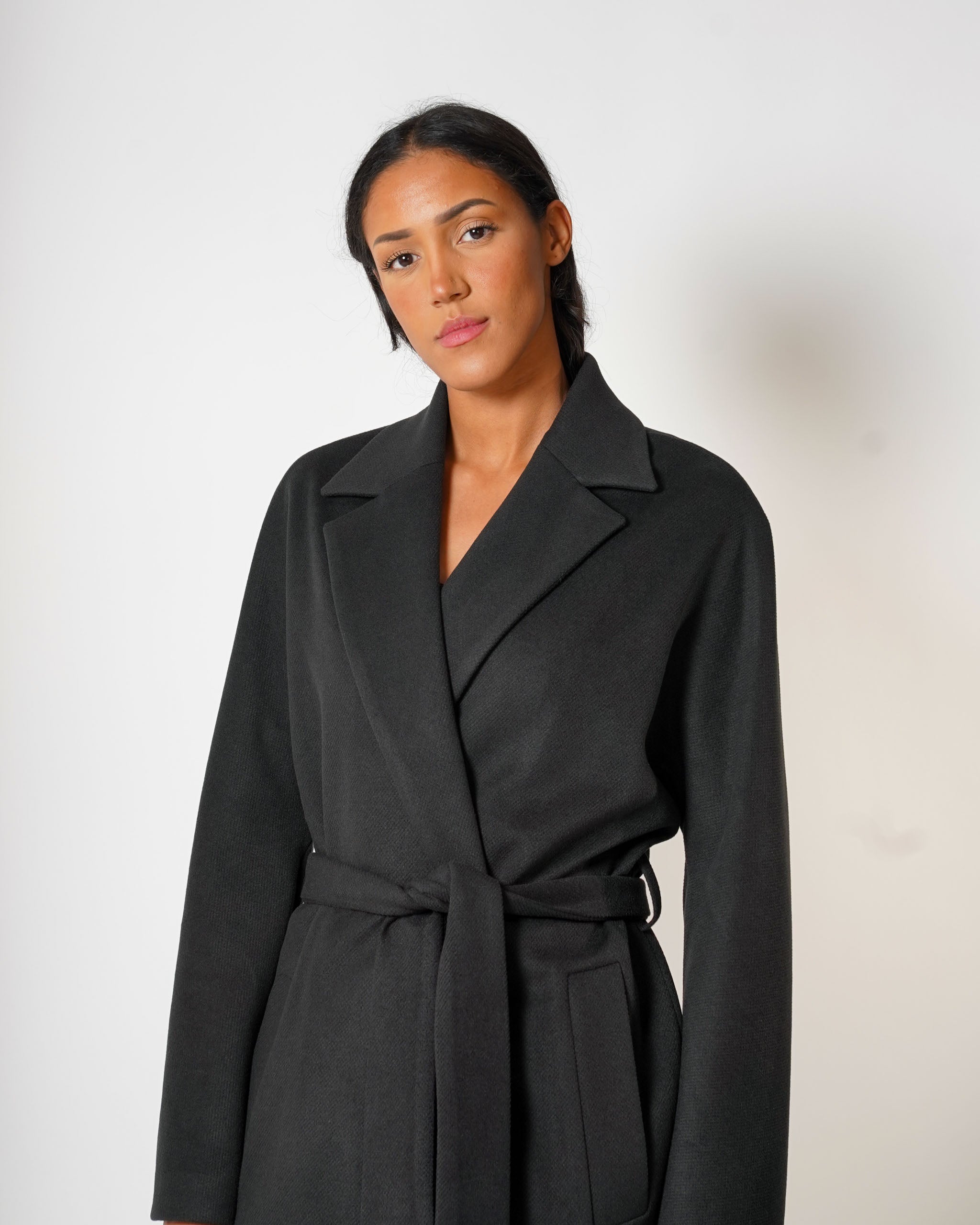 Cappotto lungo con cintura rimovibile, tasche e spalla costruita - Mister