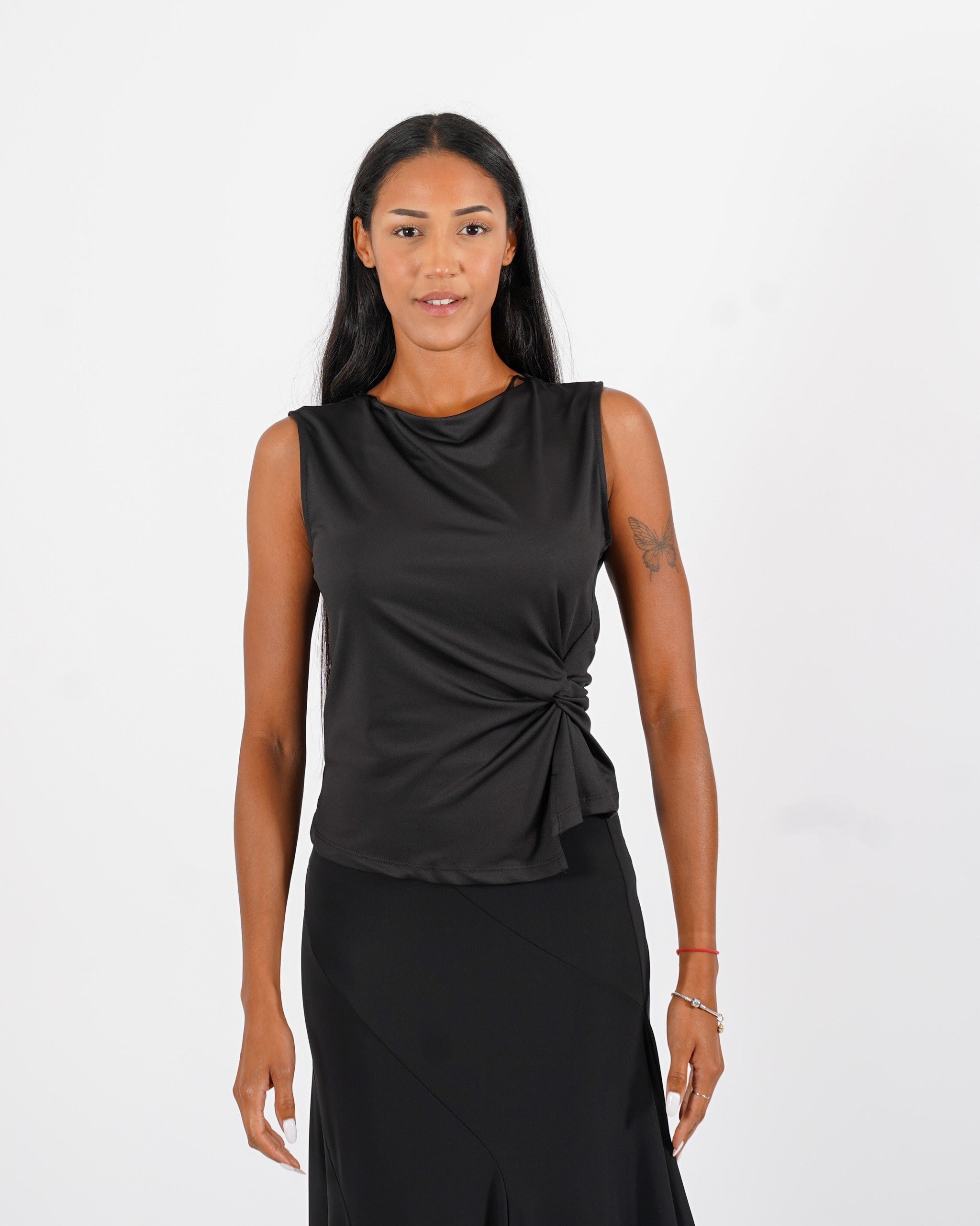 Blusa smanicata girocollo in tessuto fluido - Mocciosa