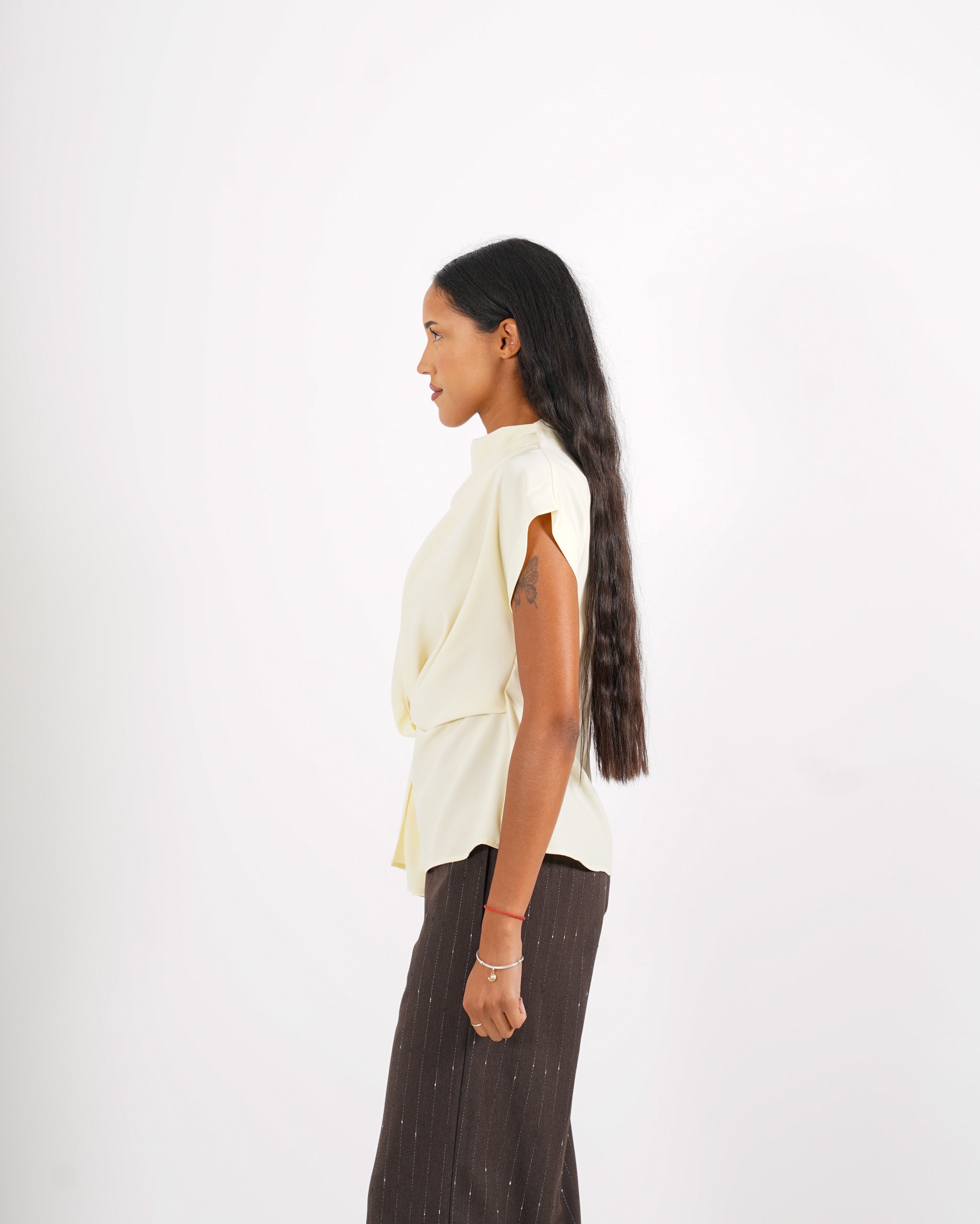 Blusa smanicata collo drappeggiato - Alyssa