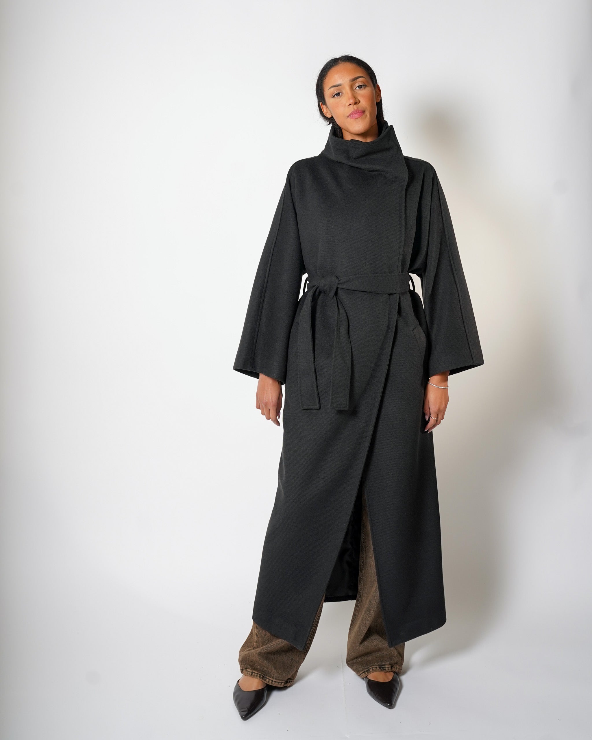 Cappotto lungo con collo alto e cintura - Rondine