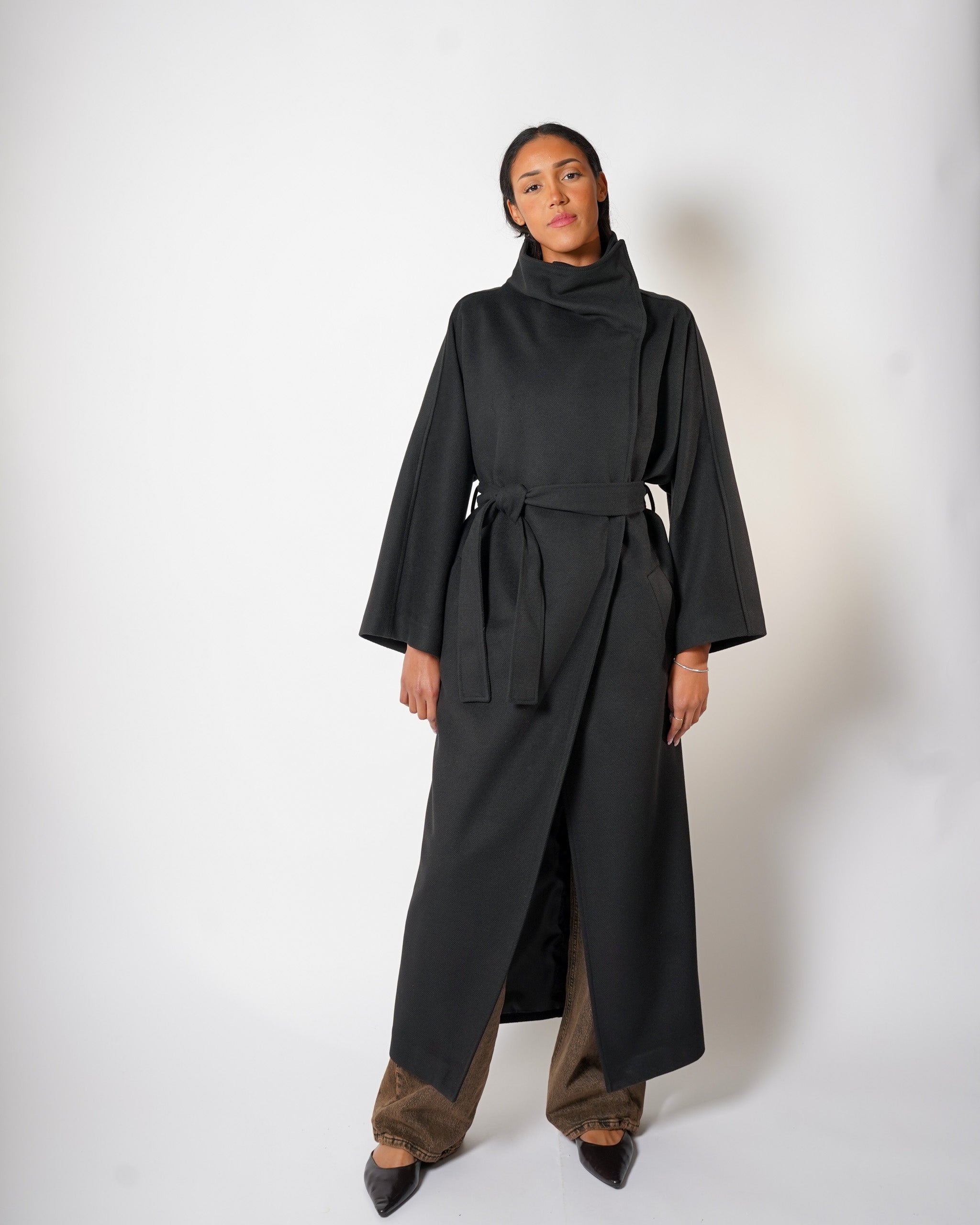 Cappotto lungo con collo alto e cintura - Rondine