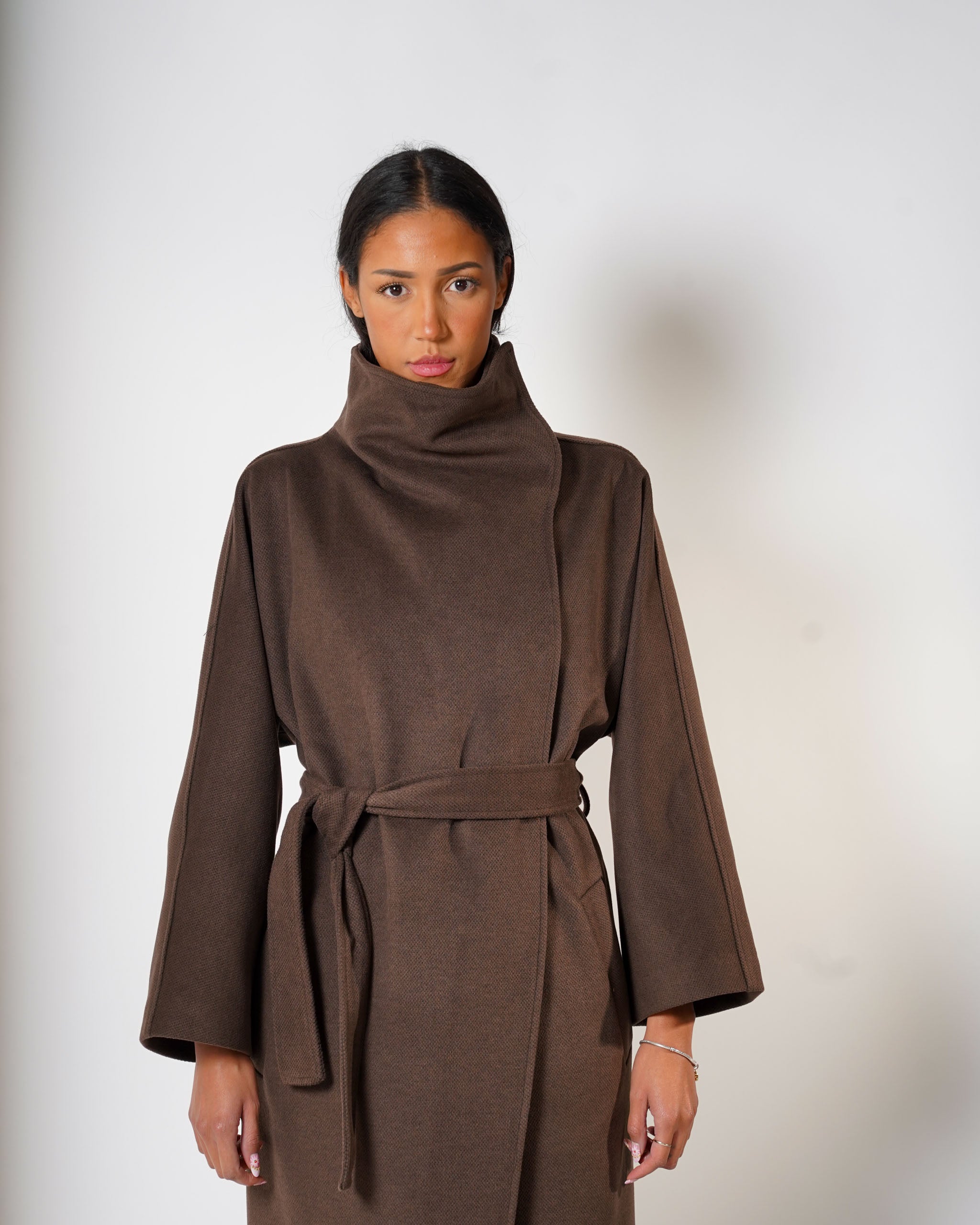 Cappotto lungo con collo alto e cintura - Rondine