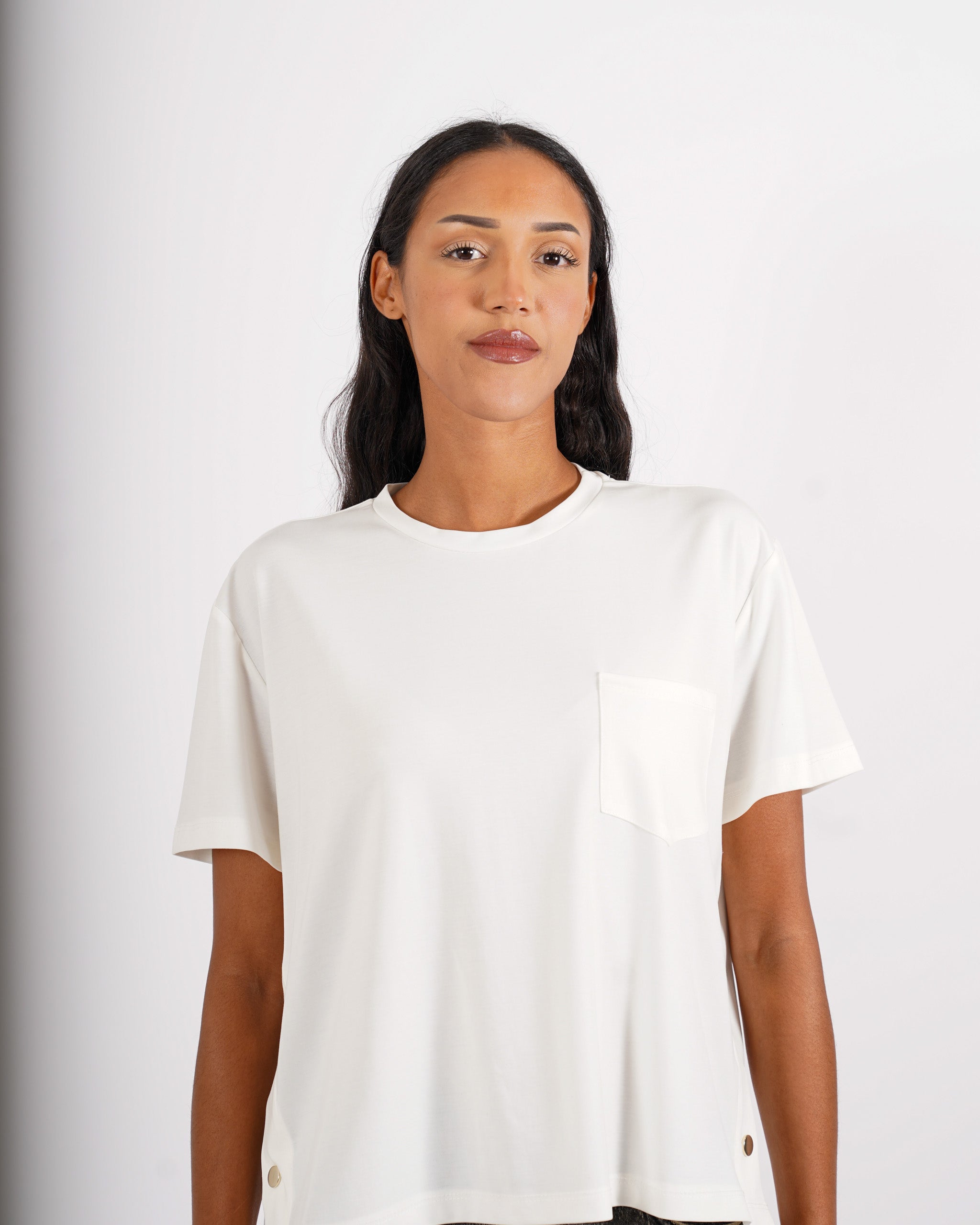 Shirt girocollo mezza manica con bottoni oro - Calibrata