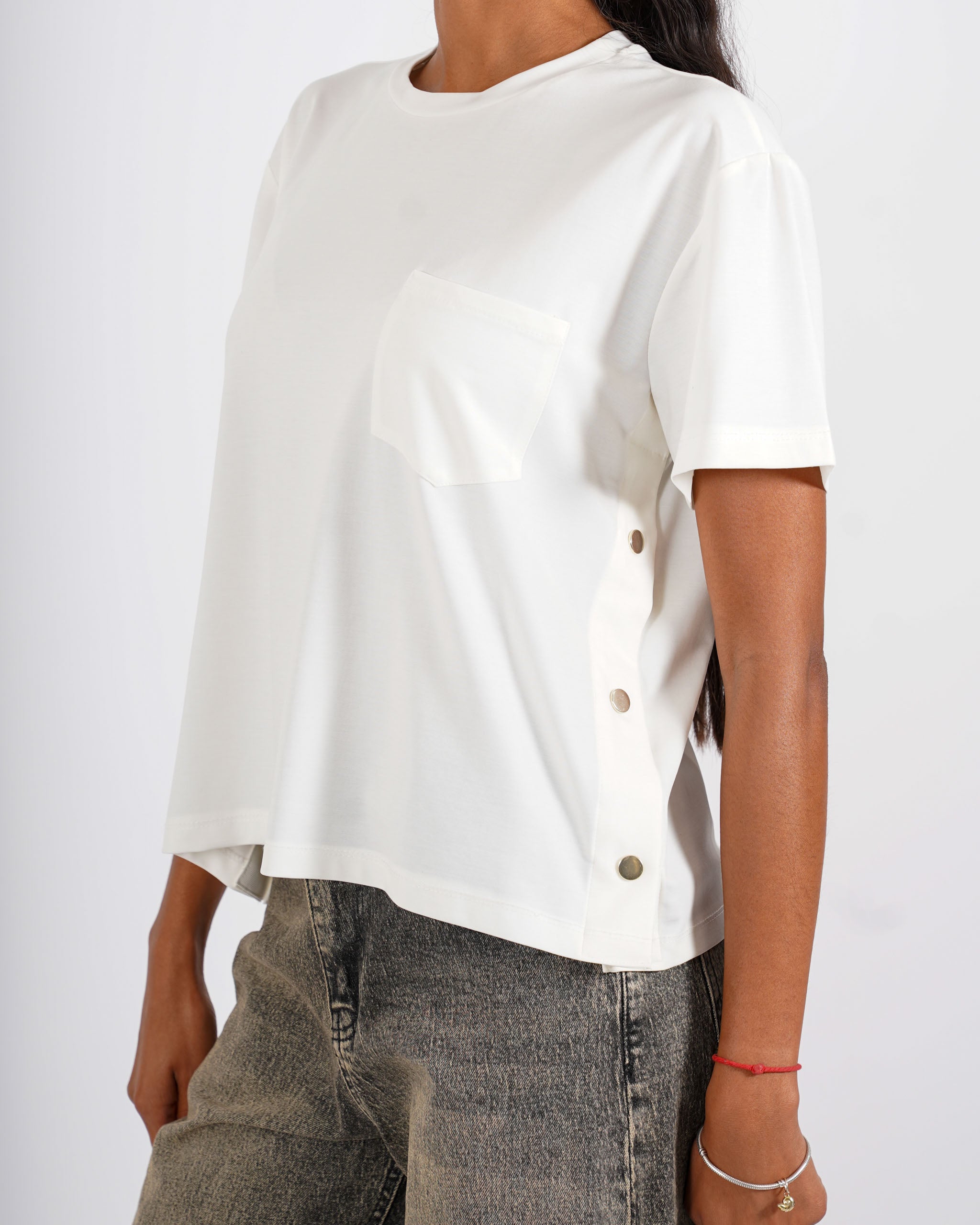 Shirt girocollo mezza manica con bottoni oro - Calibrata