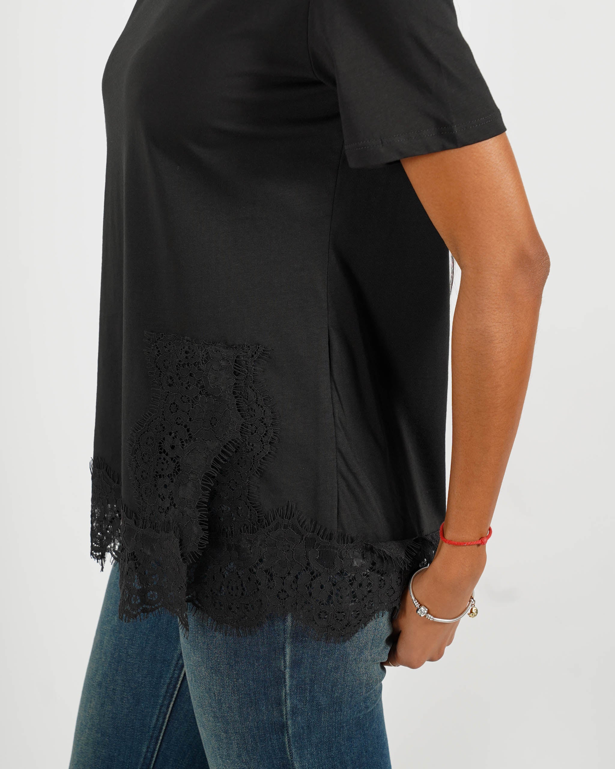Shirt girocollo con profilo in pizzo macramè - Jabalia