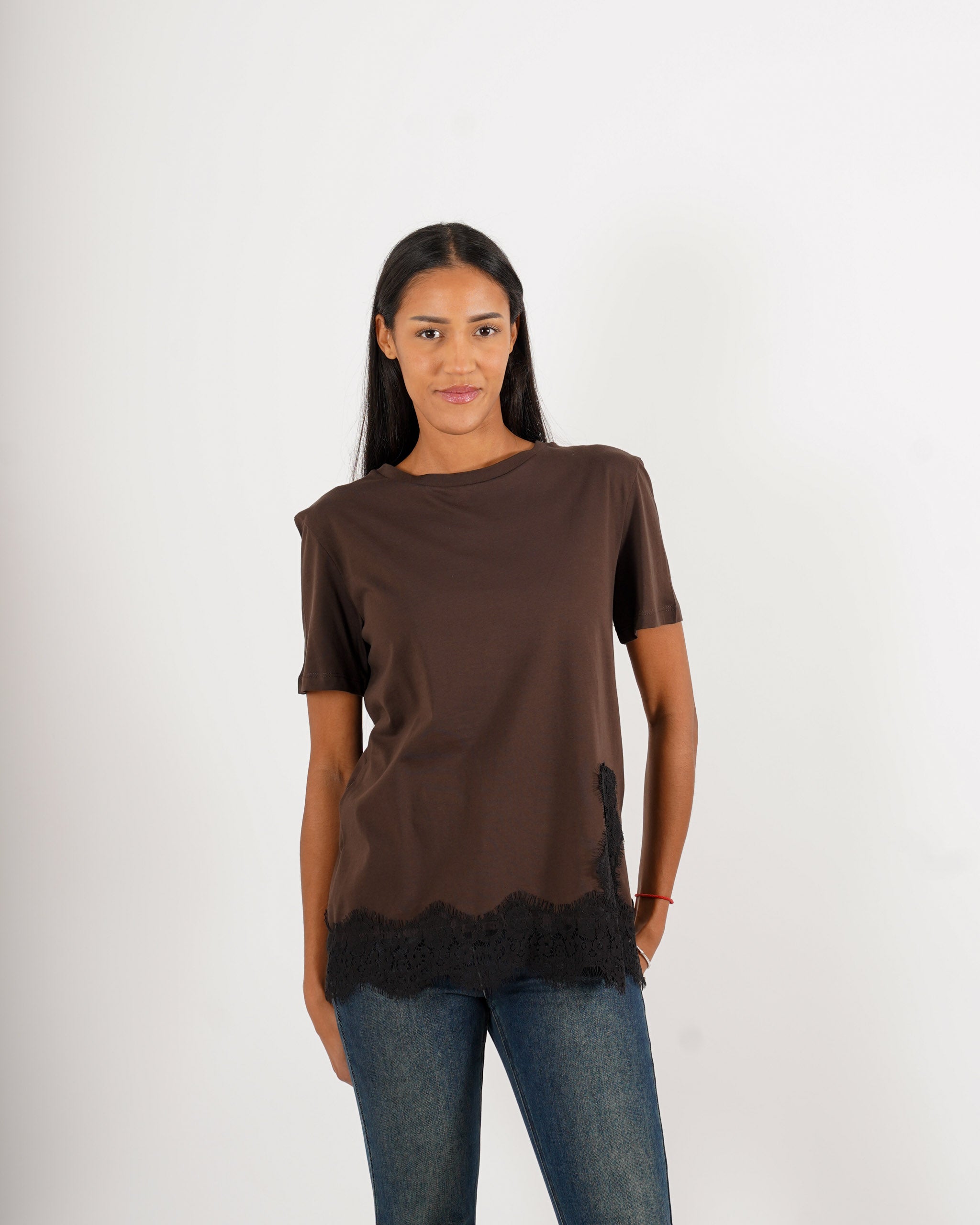 Shirt girocollo con profilo in pizzo macramè - Jabalia