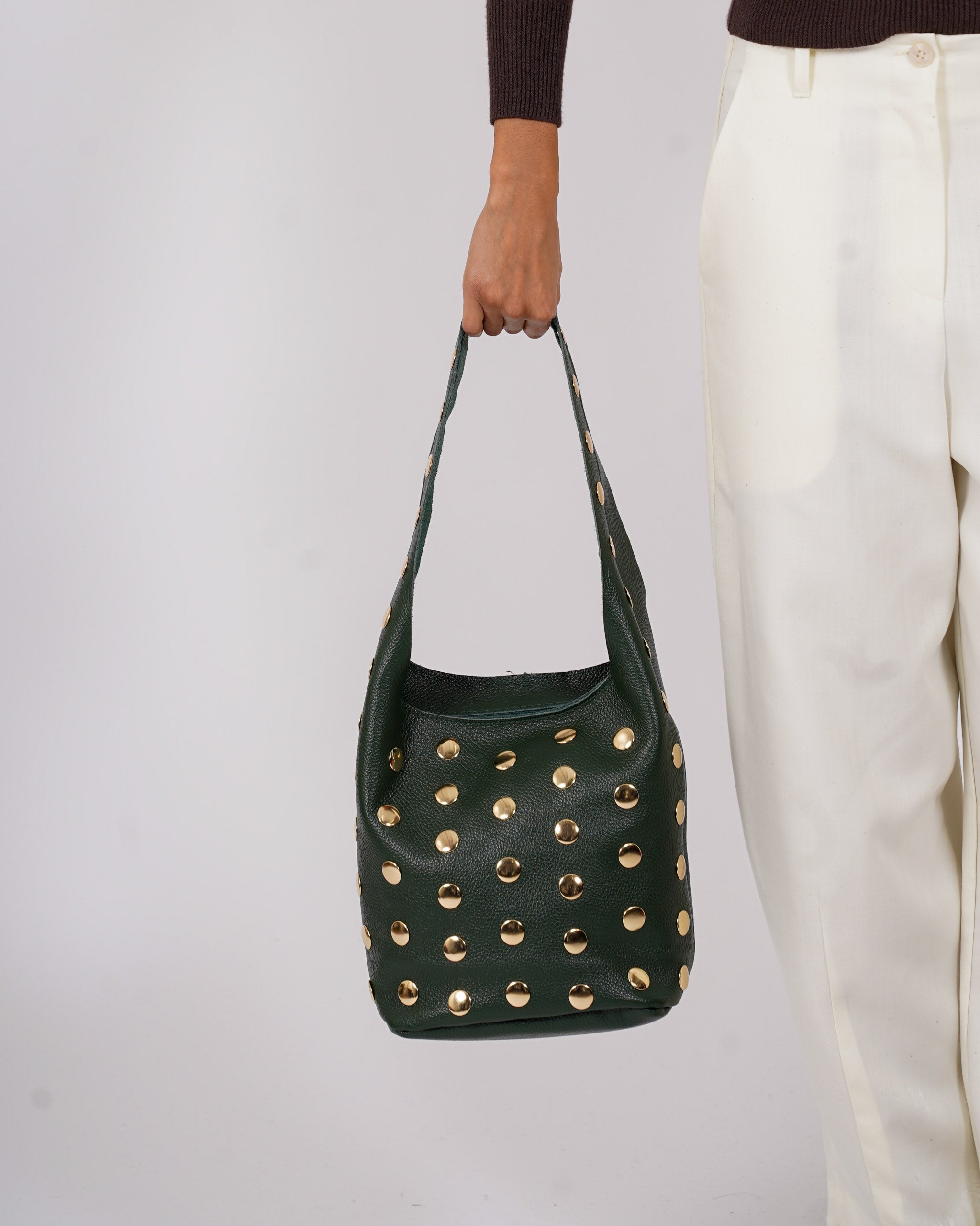 Borsa secchiello con accessori dorati - Drona