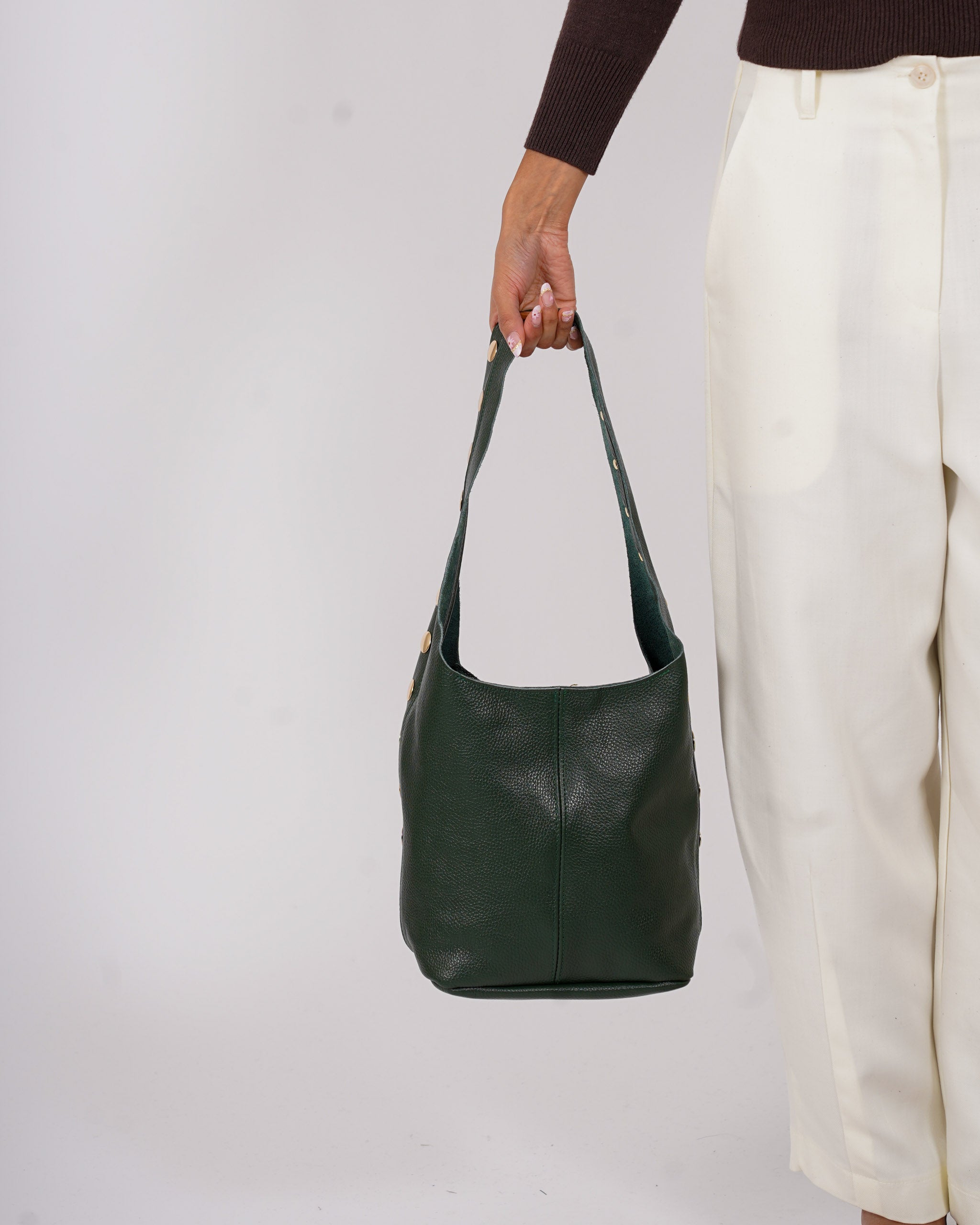 Borsa secchiello con accessori dorati - Drona
