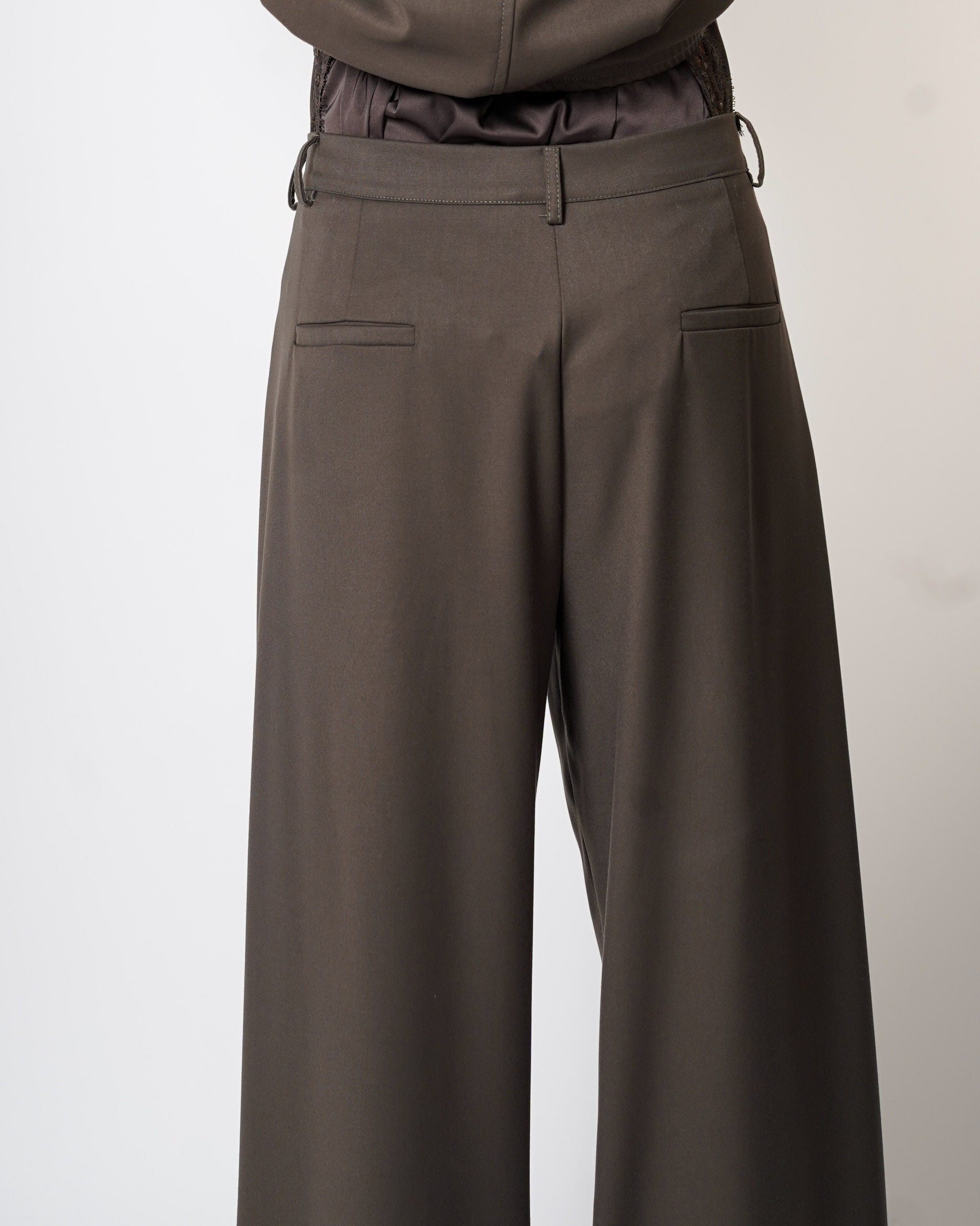 Pantaloni gamba larga con pence  - Fiduciosa