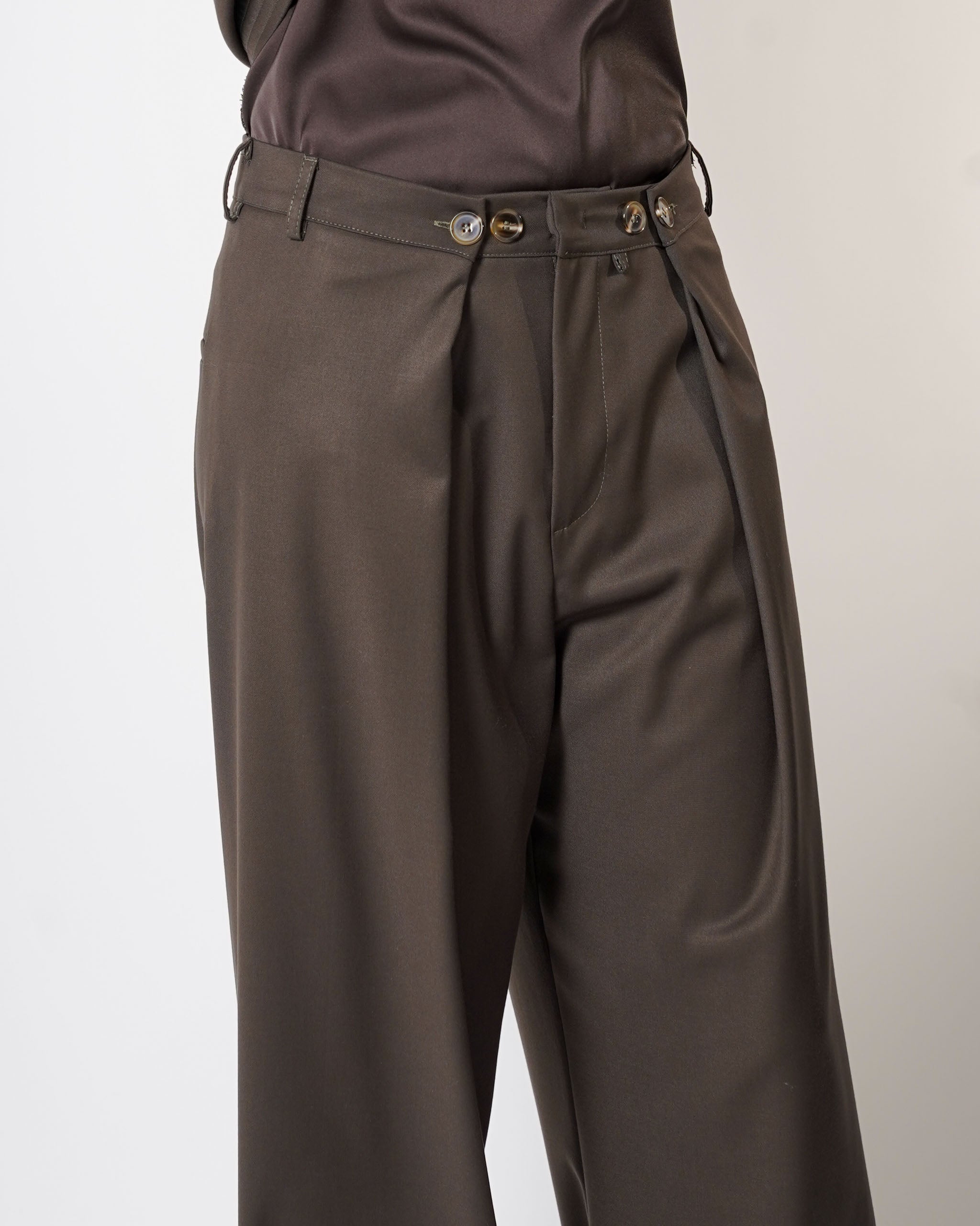 Pantaloni gamba larga con pence  - Fiduciosa