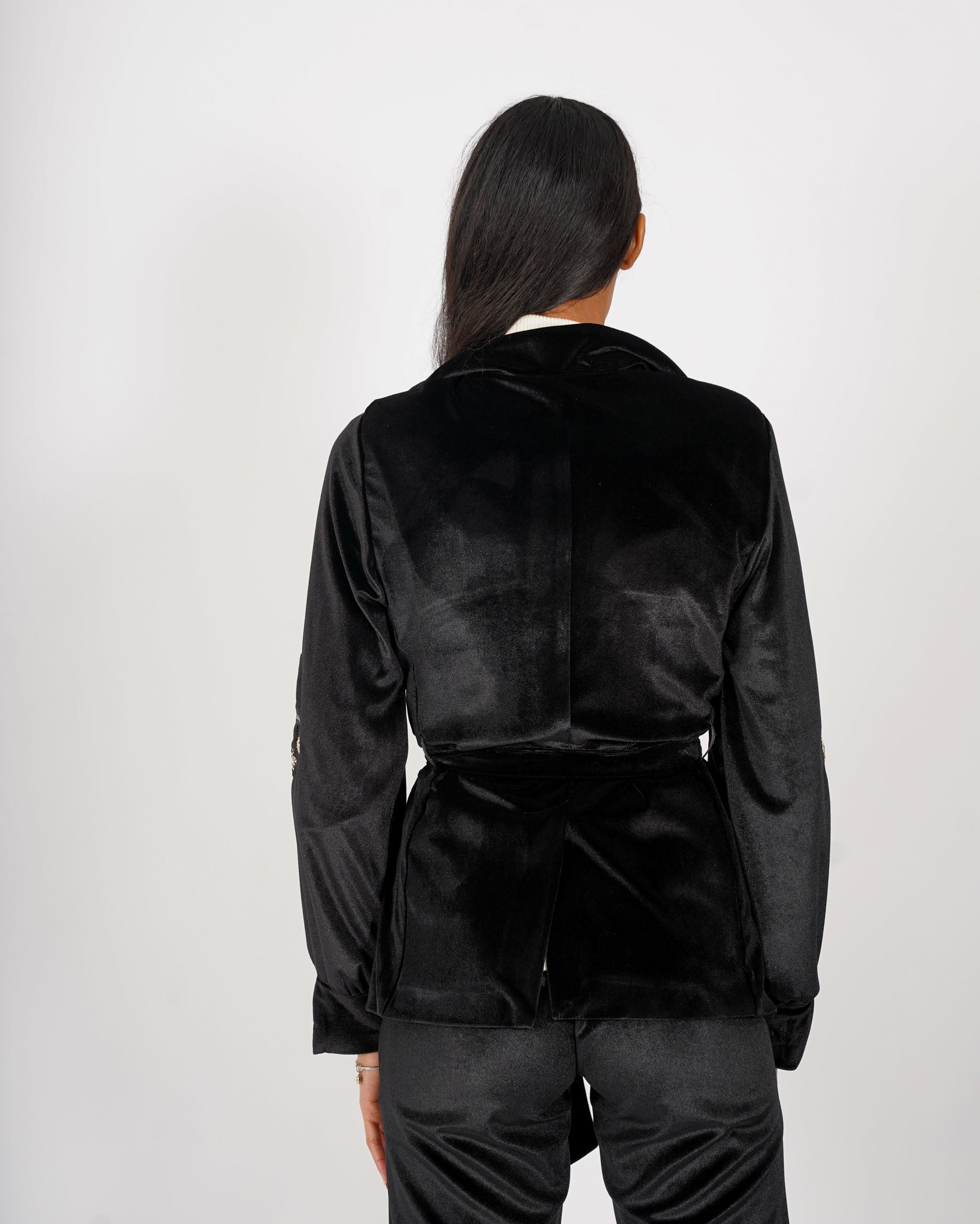 Giacca monopetto con cintura e ricamo in velluto liscio - Sporadica