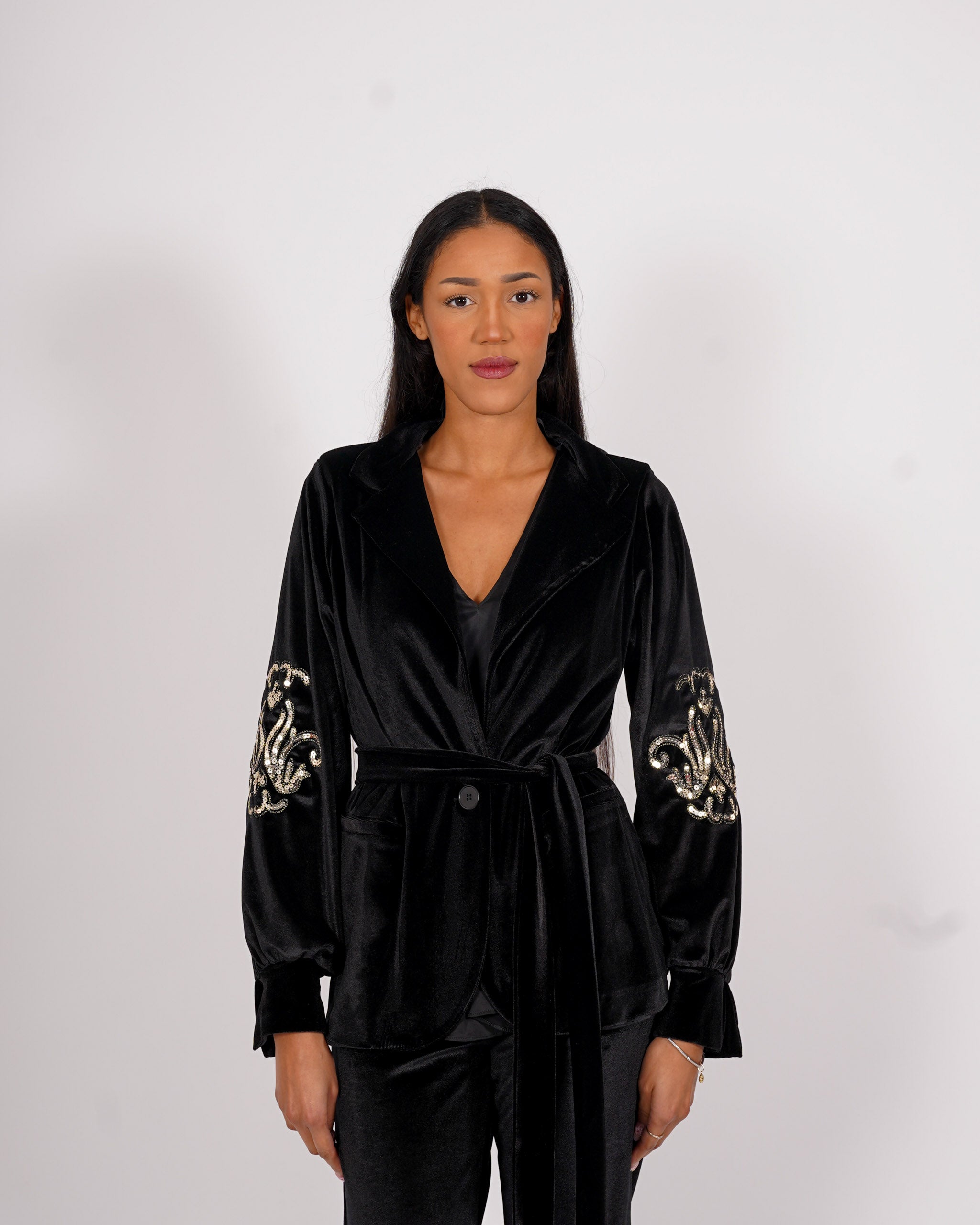 Giacca monopetto con cintura e ricamo in velluto liscio - Sporadica