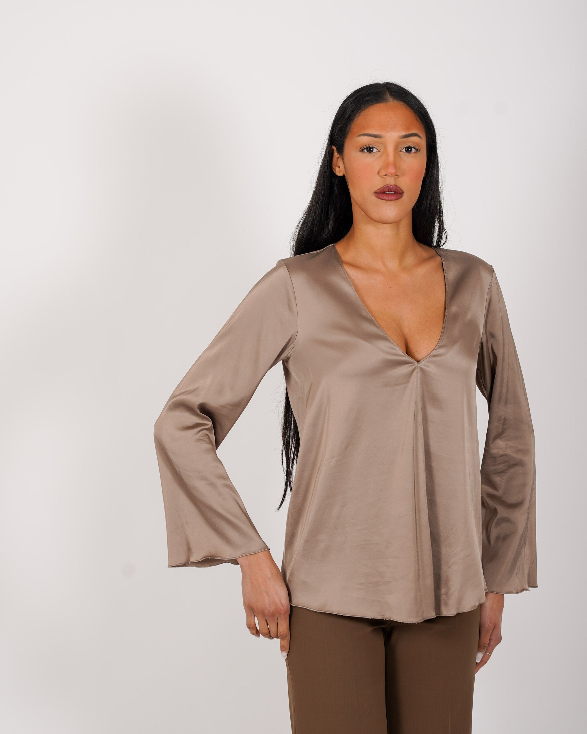 Blusa scollo a v manica lunga in raso - Carrà