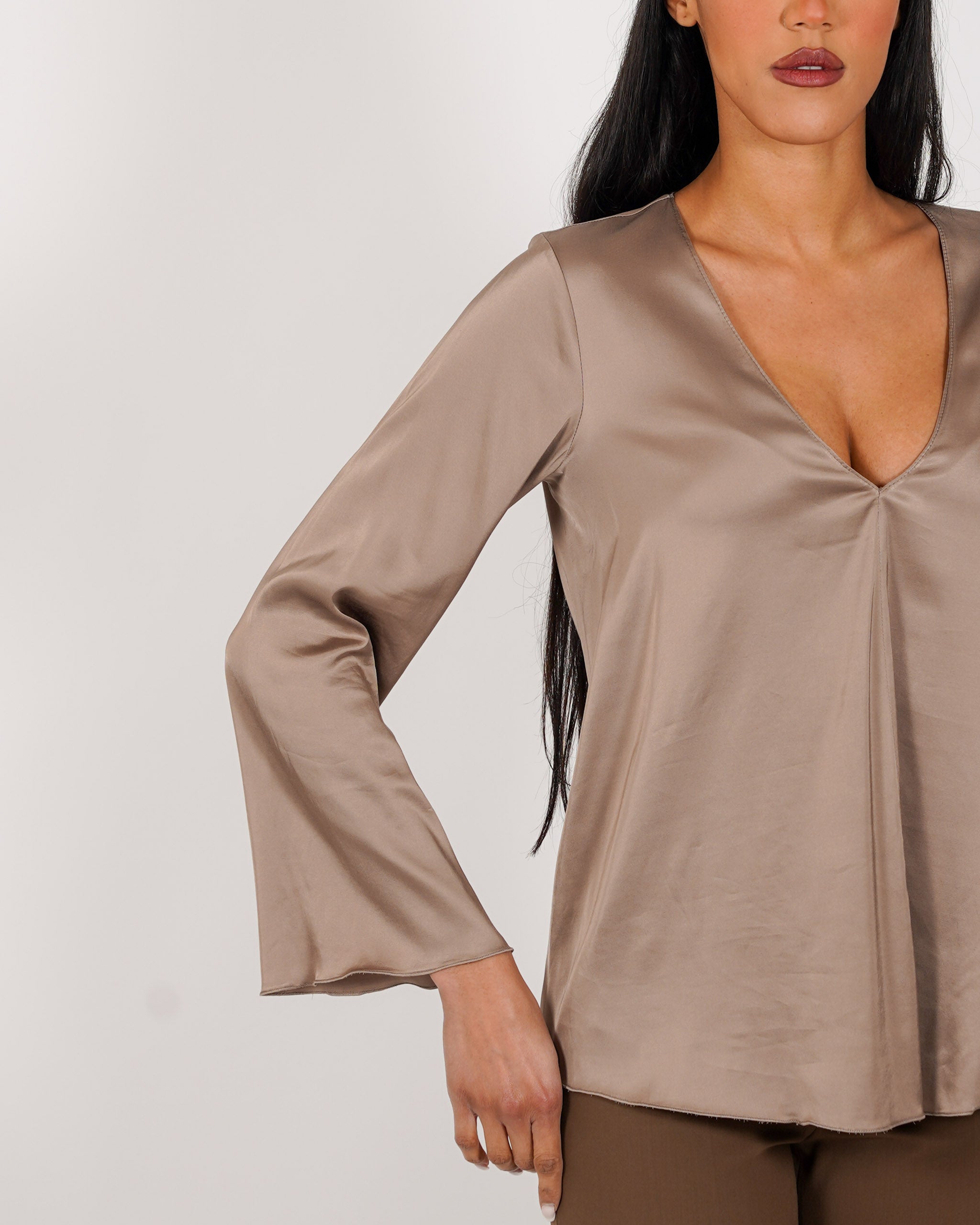 Blusa scollo a v manica lunga in raso - Carrà