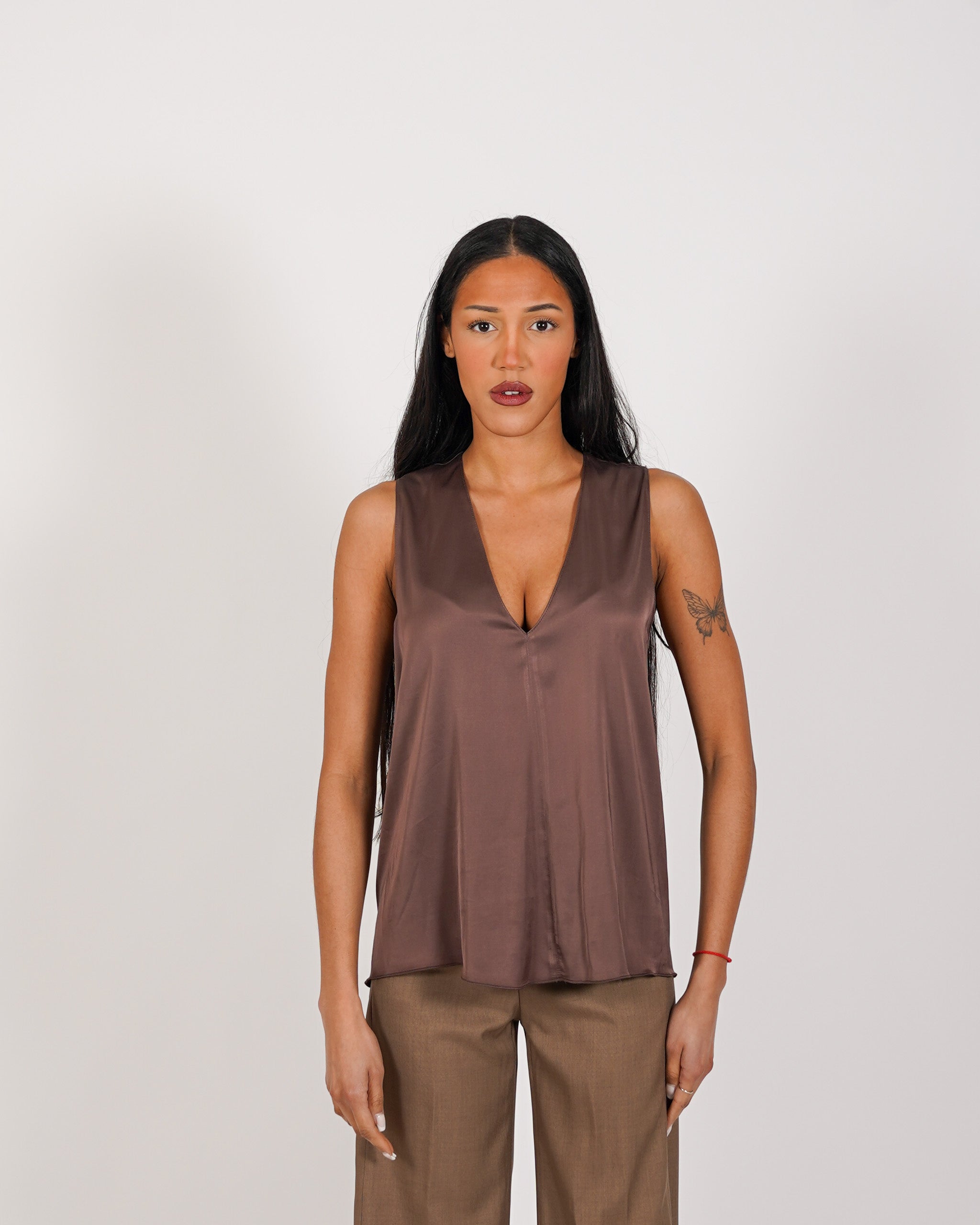 Blusa smanicata scollo a v in raso - Pausini