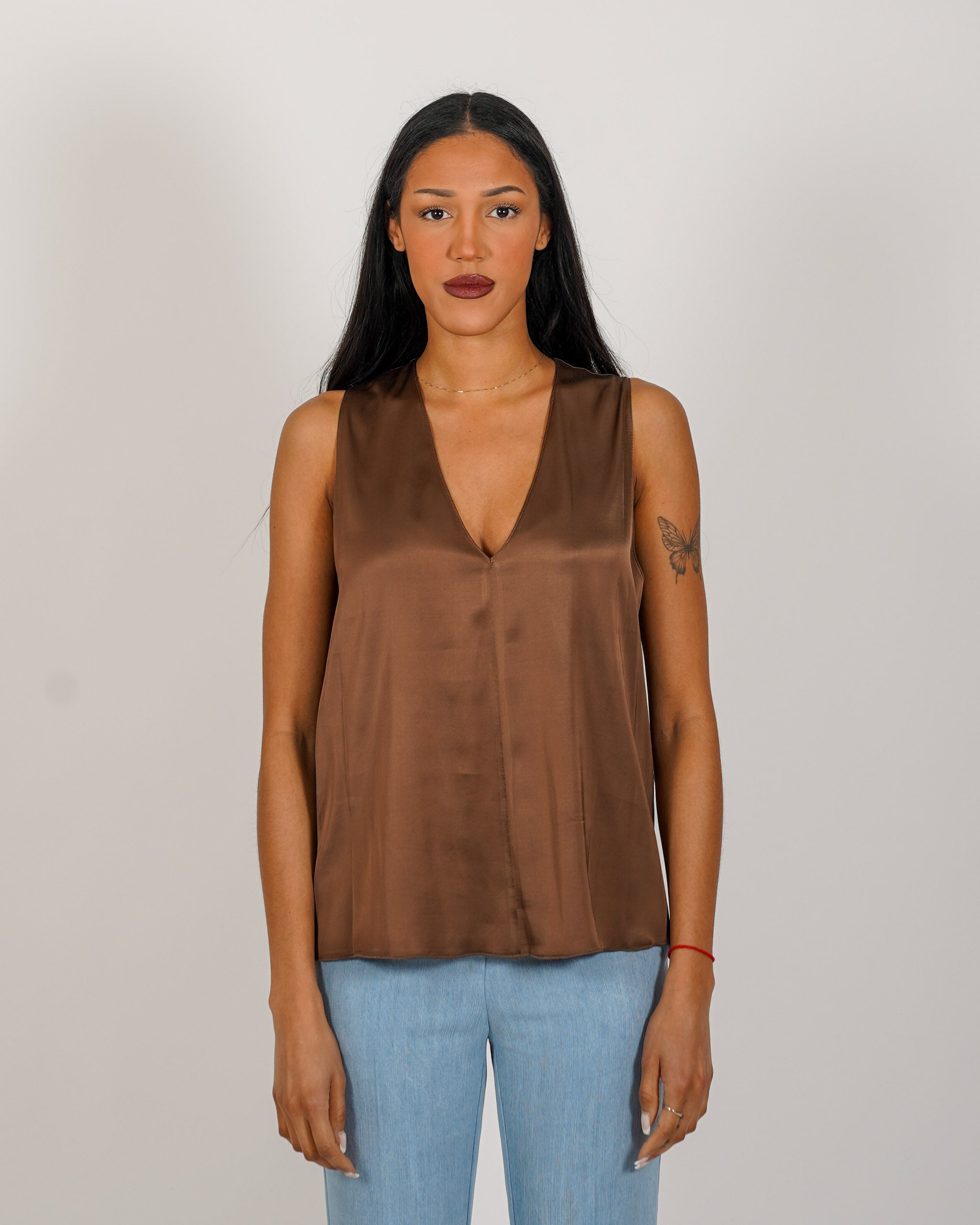 Blusa smanicata scollo a v in raso - Pausini
