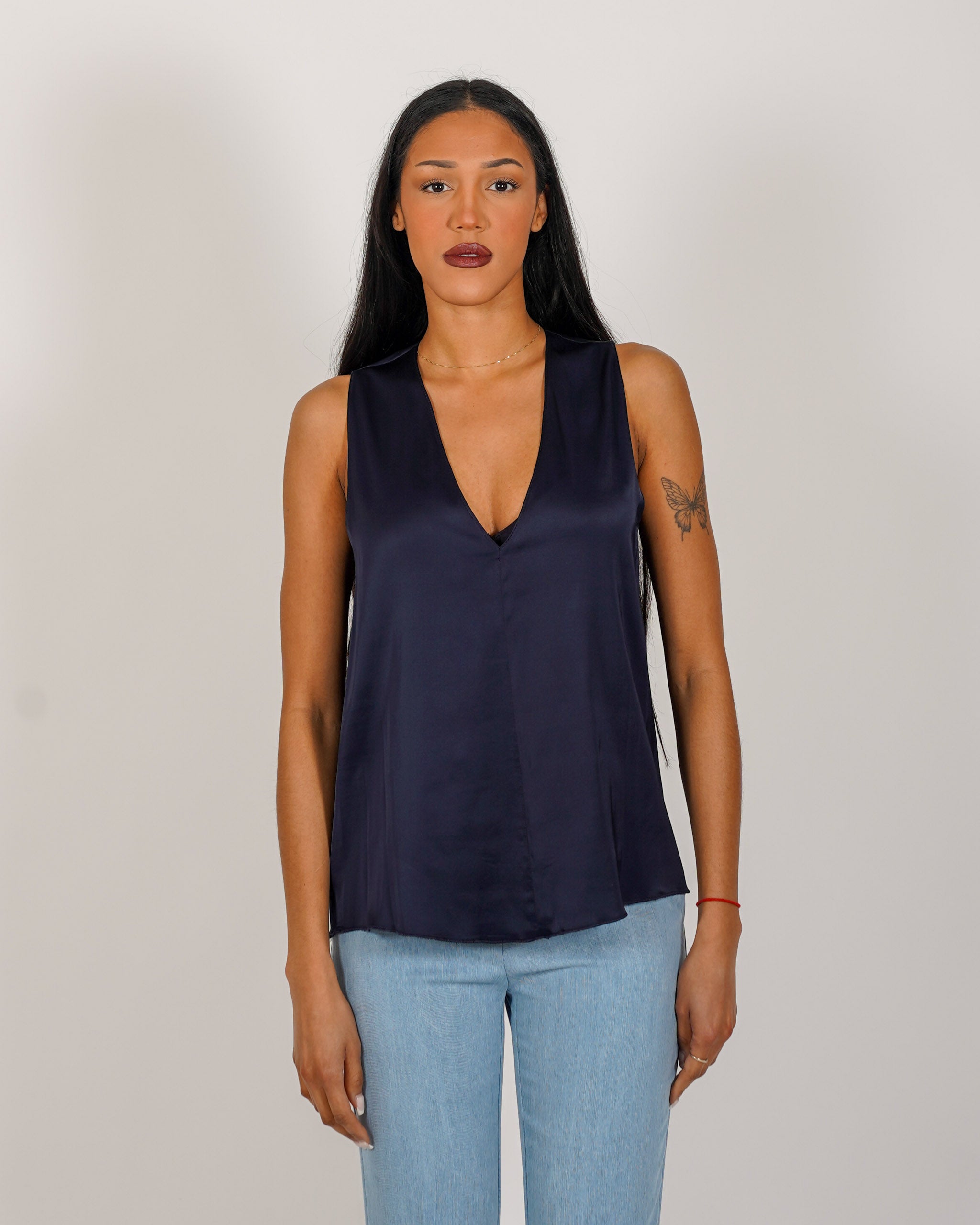 Blusa smanicata scollo a v in raso - Pausini