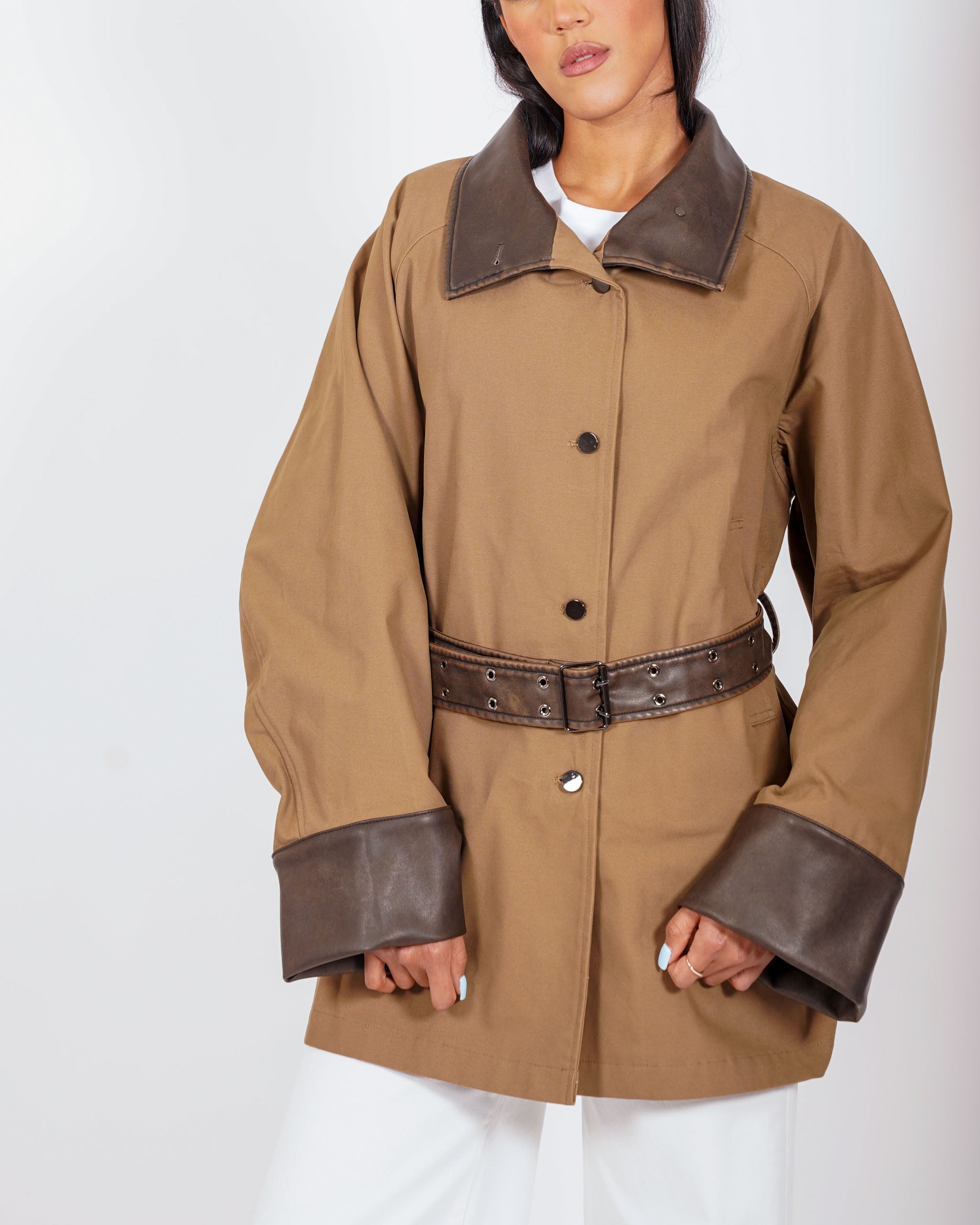 Trench con cintura e profili in contrasto - Newton