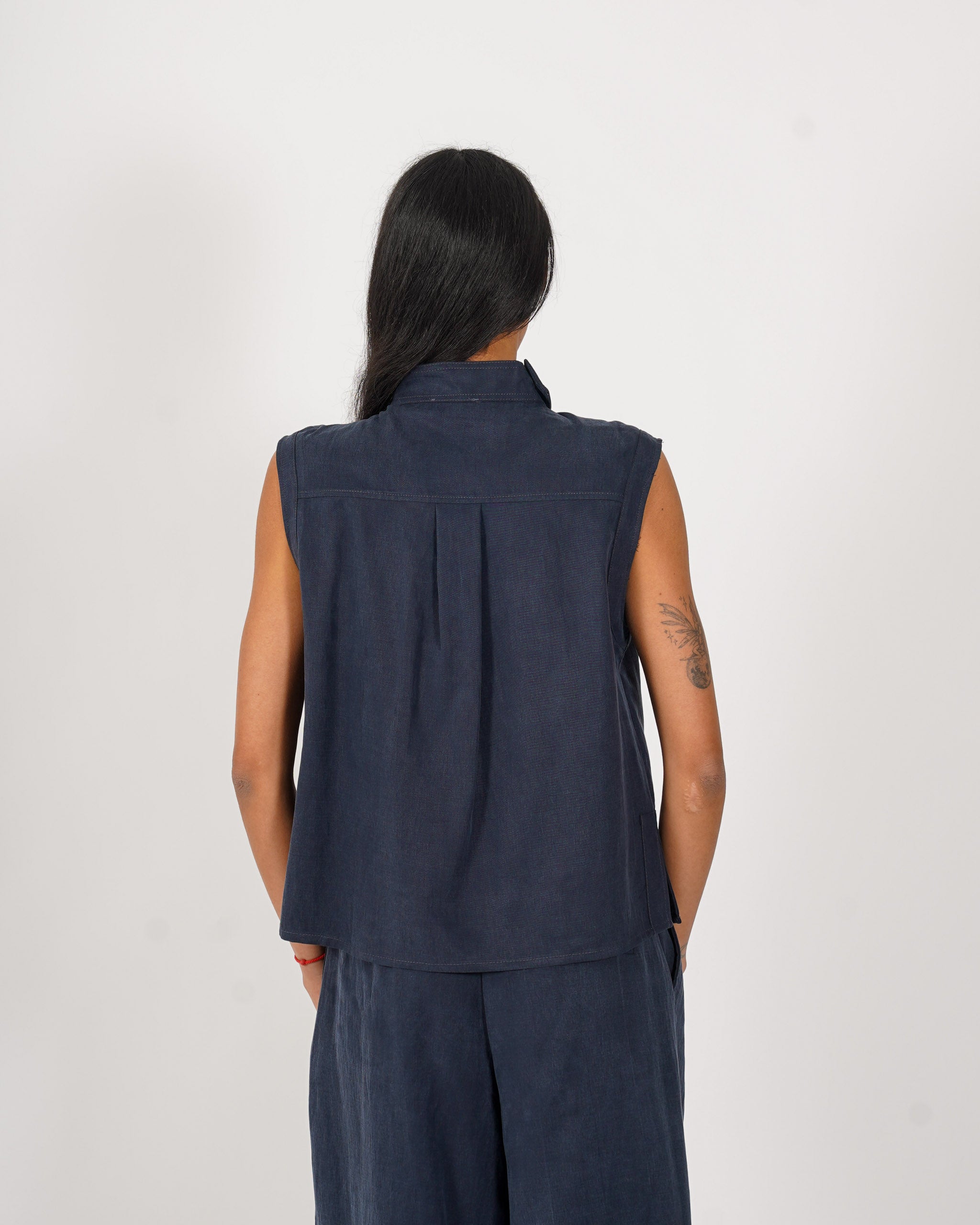 Blusa smanicata in tessuto fluido - Debbie