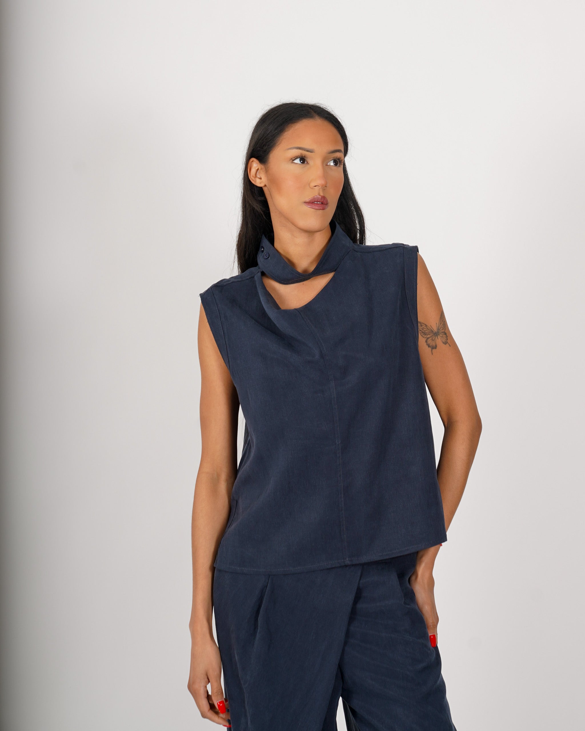 Blusa smanicata in tessuto fluido - Debbie