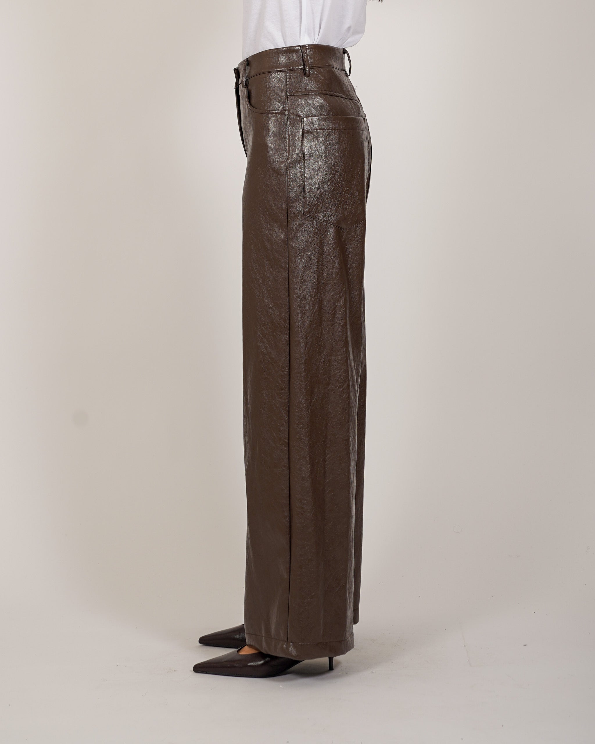 Pantaloni regular fit in ecopelle stropicciata - Monotona