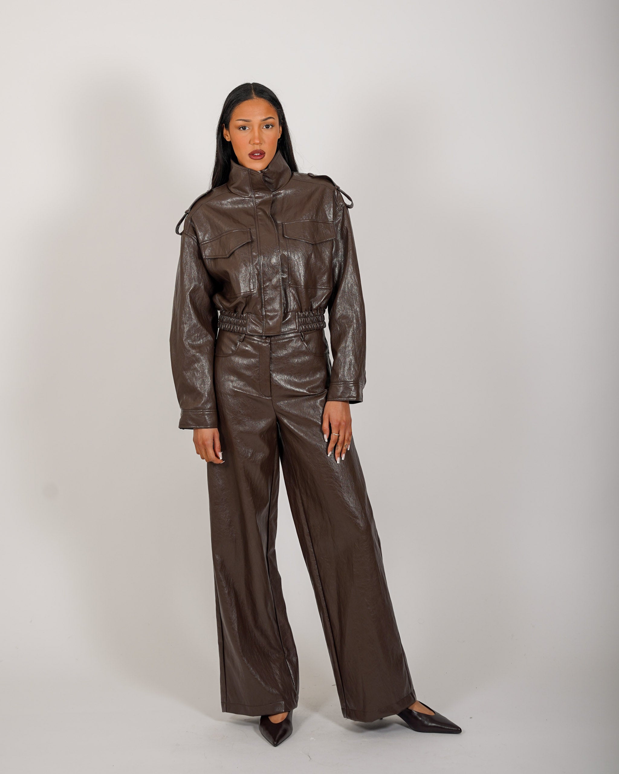 Pantaloni regular fit in ecopelle stropicciata - Monotona