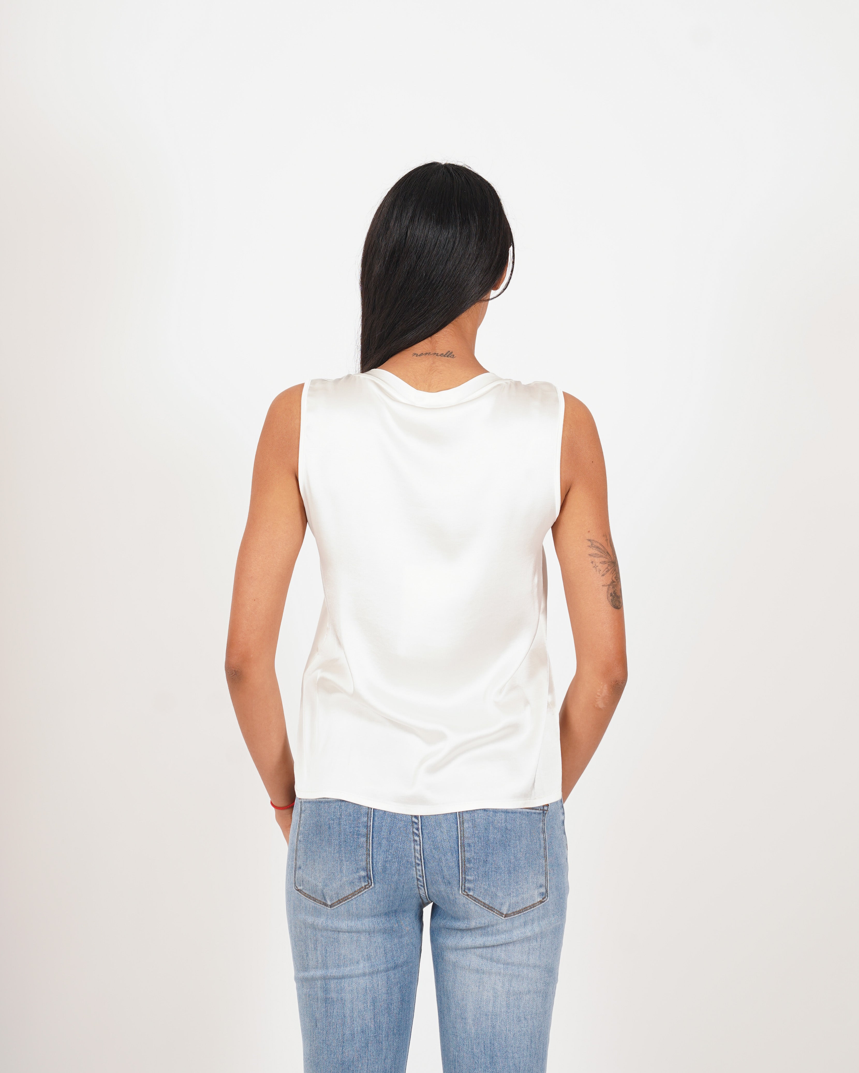 Blusa smanicata girocollo in raso - Giada