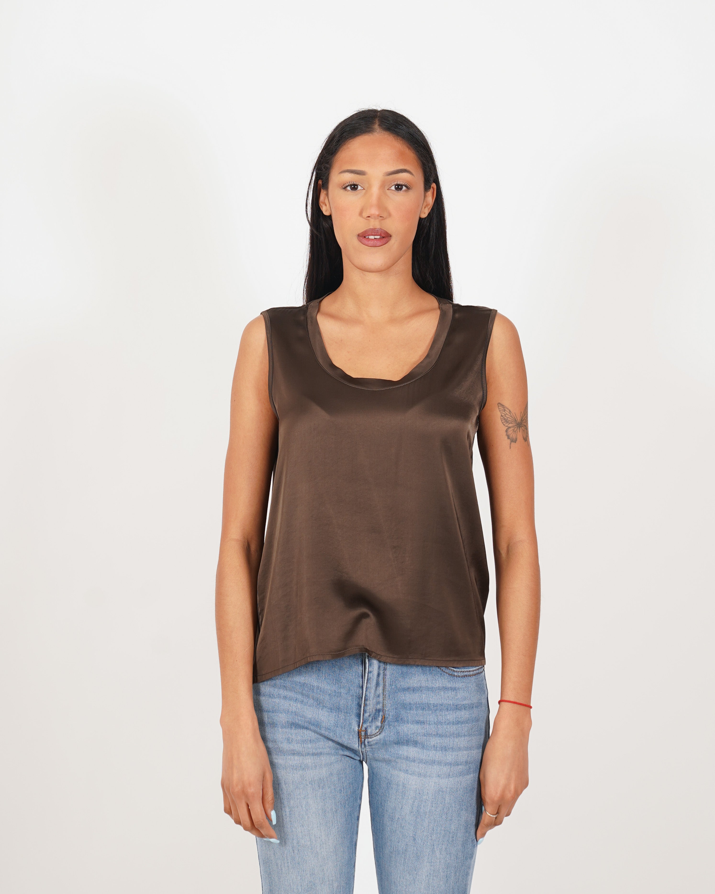Blusa smanicata girocollo in raso - Giada